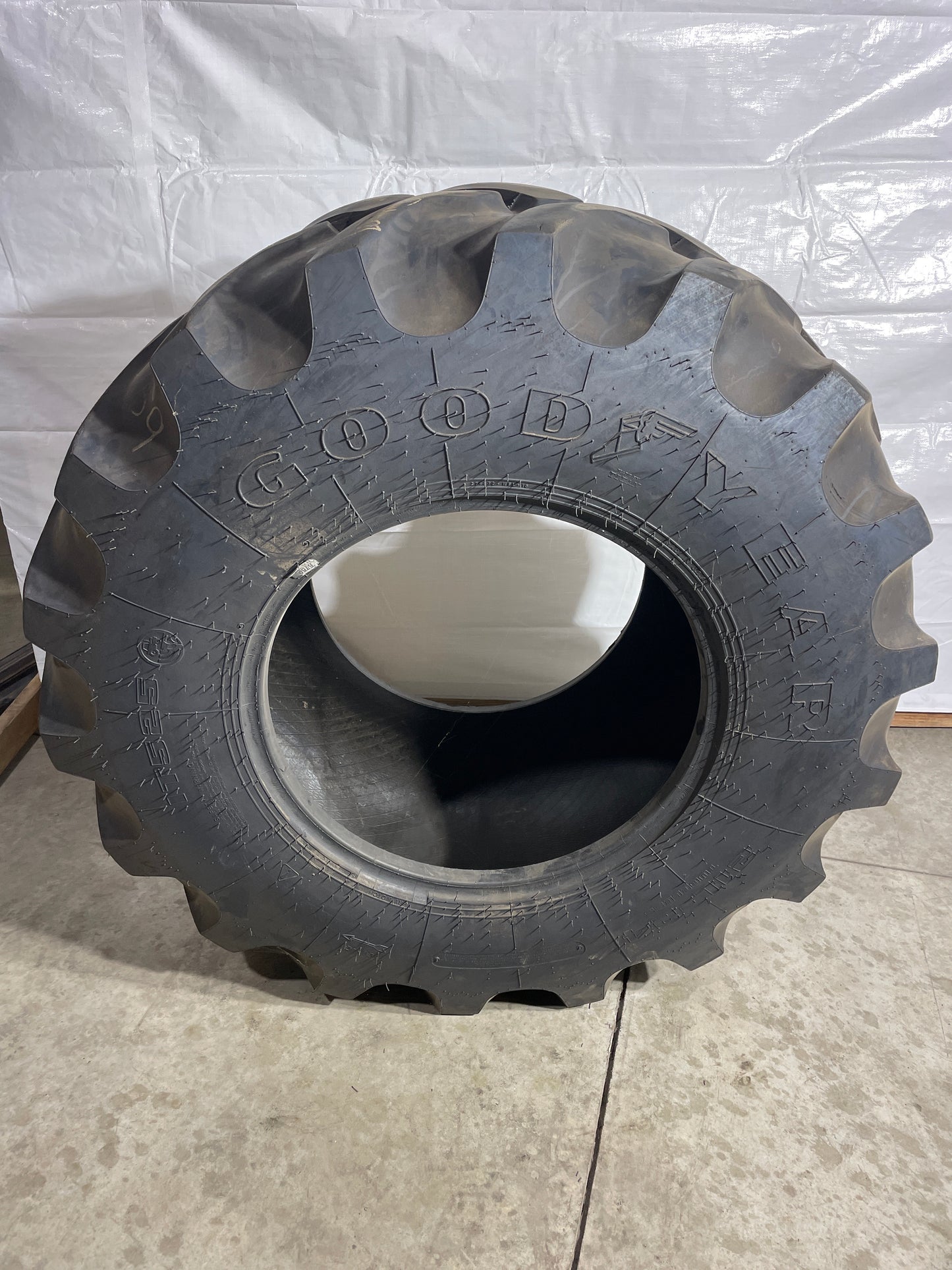 21L-24 GOODYEAR IT525