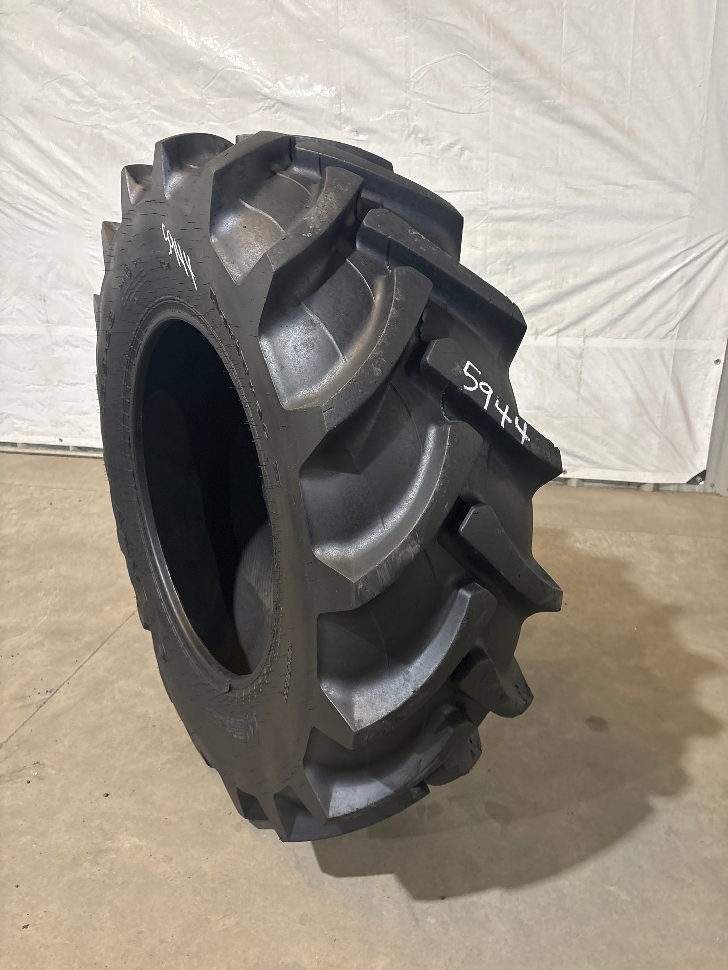 16.9-28 GALAXY AGRI TRAC II #5944