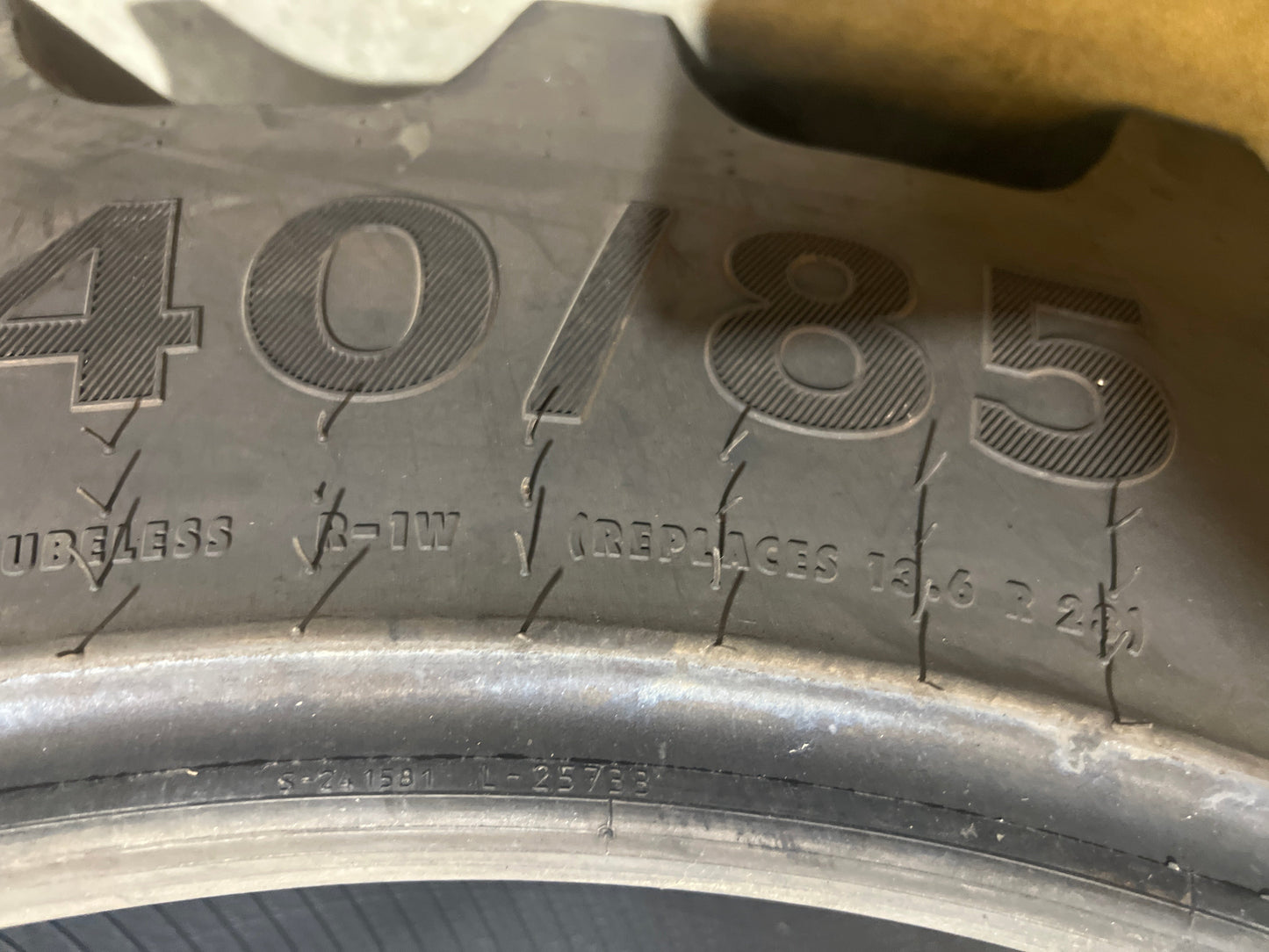 340/85R28 (13.6R28)  CONTINENTAL TRACTOR 85 #8030