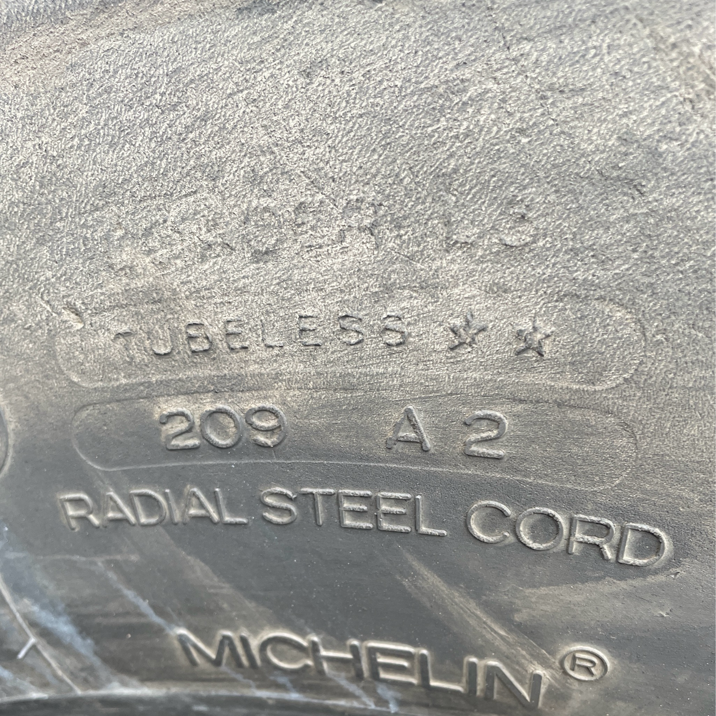 26.R525 MICHELIN XHA2