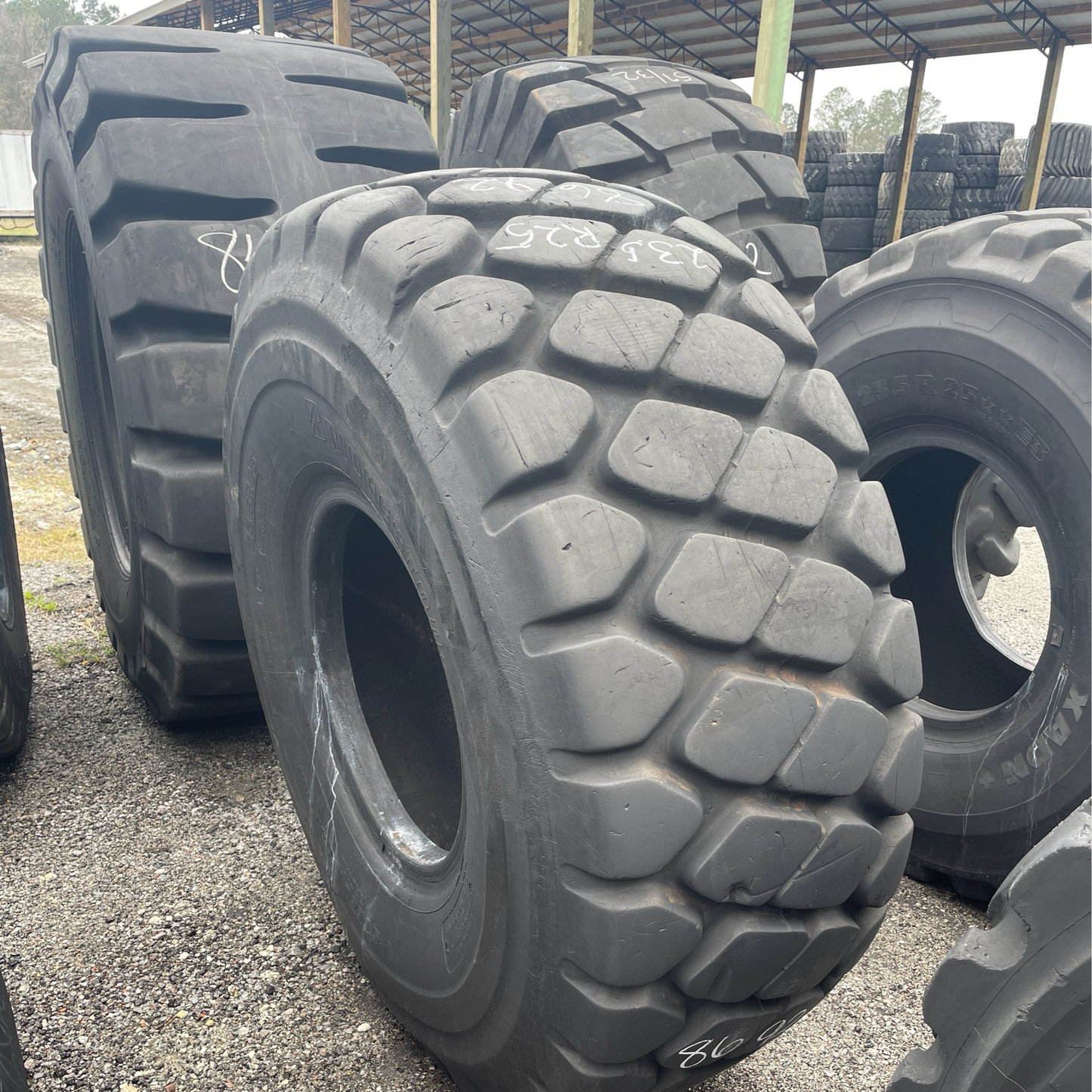 23.5R25 BRIDGESTONE V-STEEL M-TRACTION (VMT)