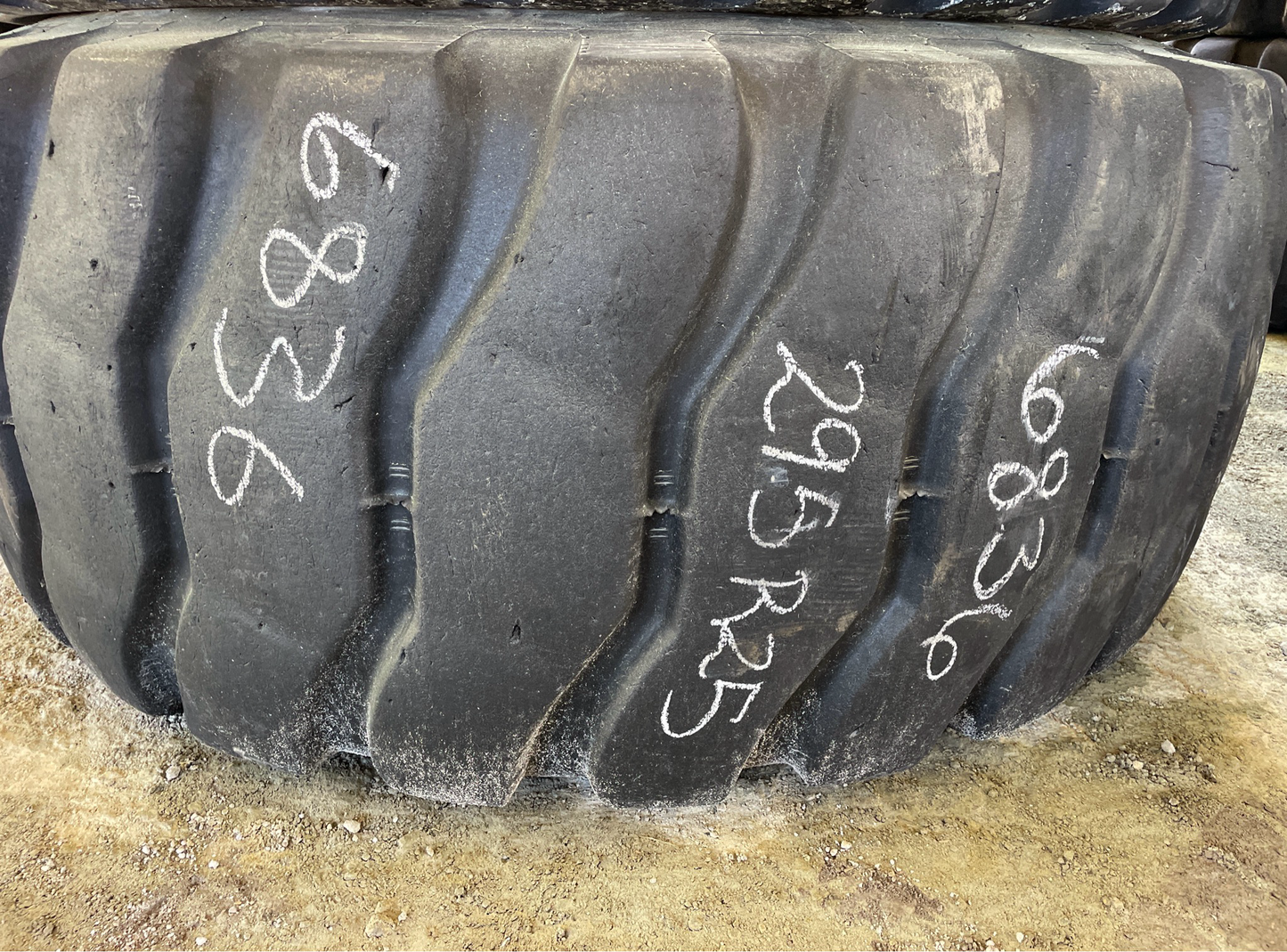 29.5R25 BRIDESTONE V-STEEL L-TRACTION (VLT)