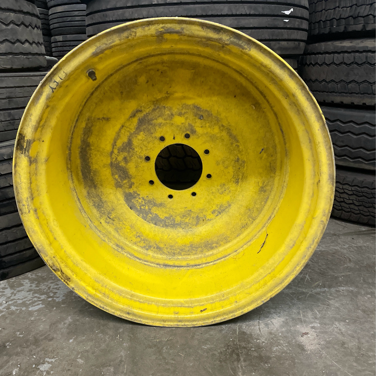 28 X 15 JOHN DEERE RIM