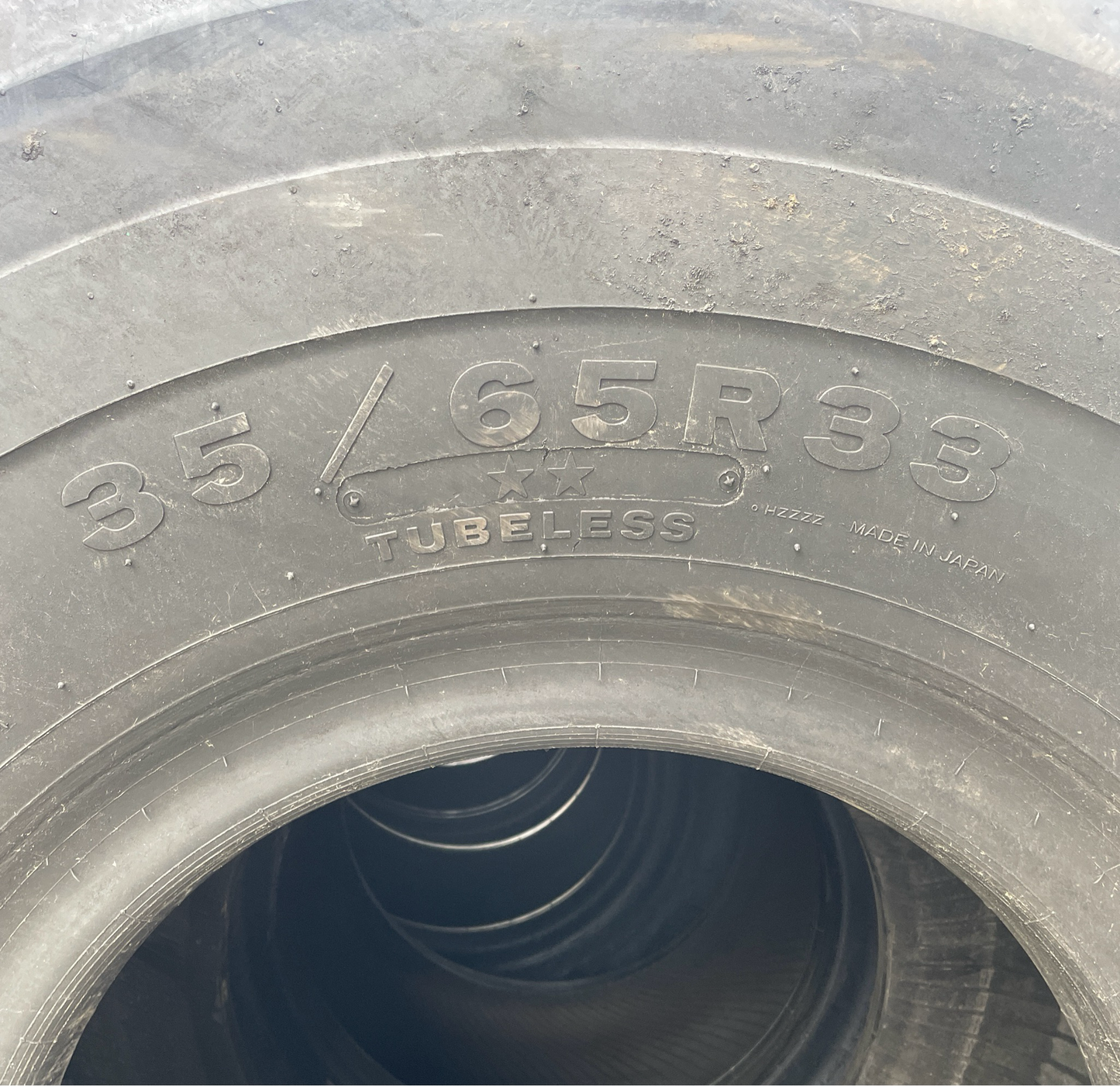 35/65R33 BRIDGESTONE V-STEEL N-LUG (VSNL)