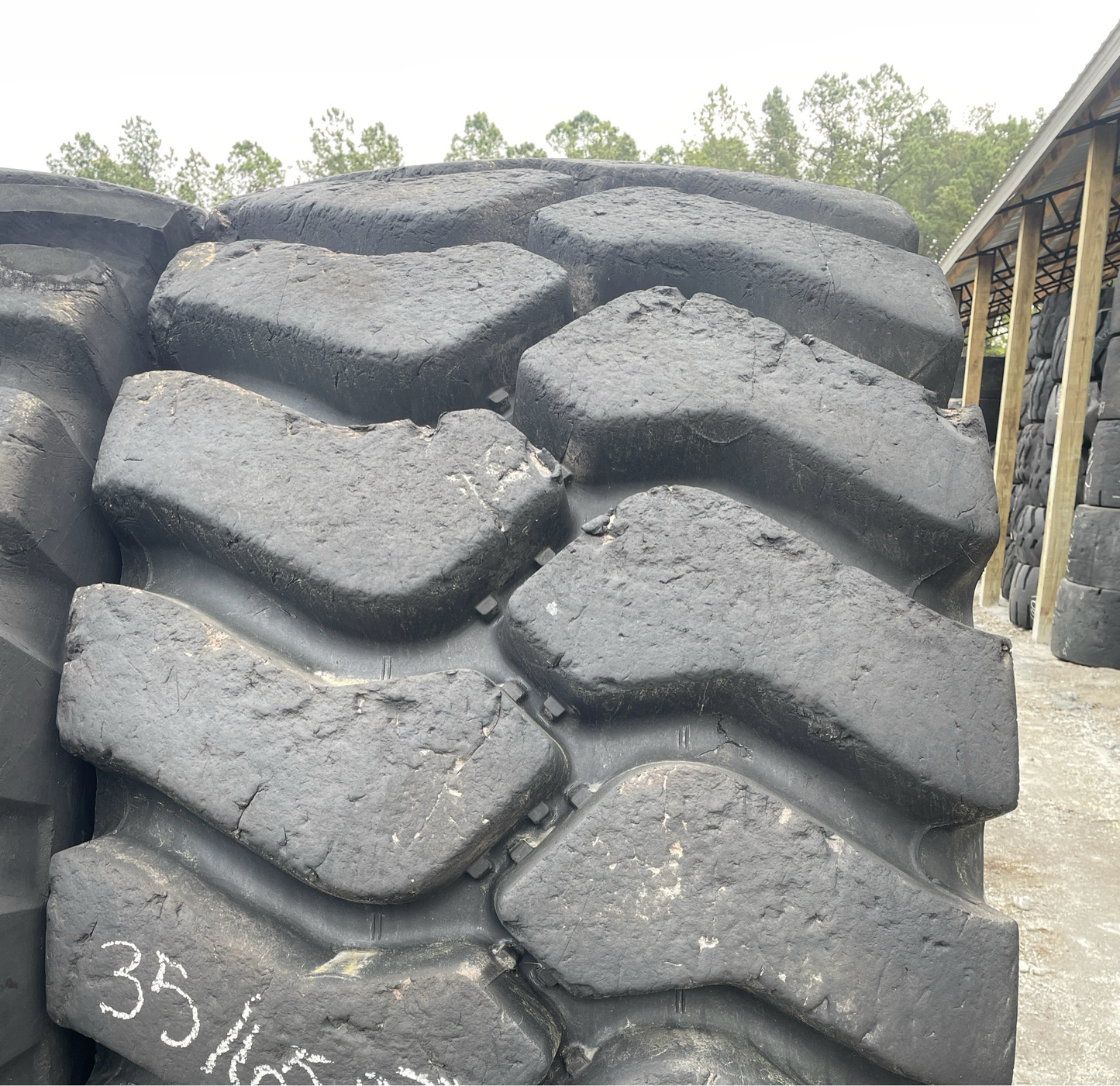 35/65R33 BRIDGESTONE V STEEL SUPER DEEP TRACTION