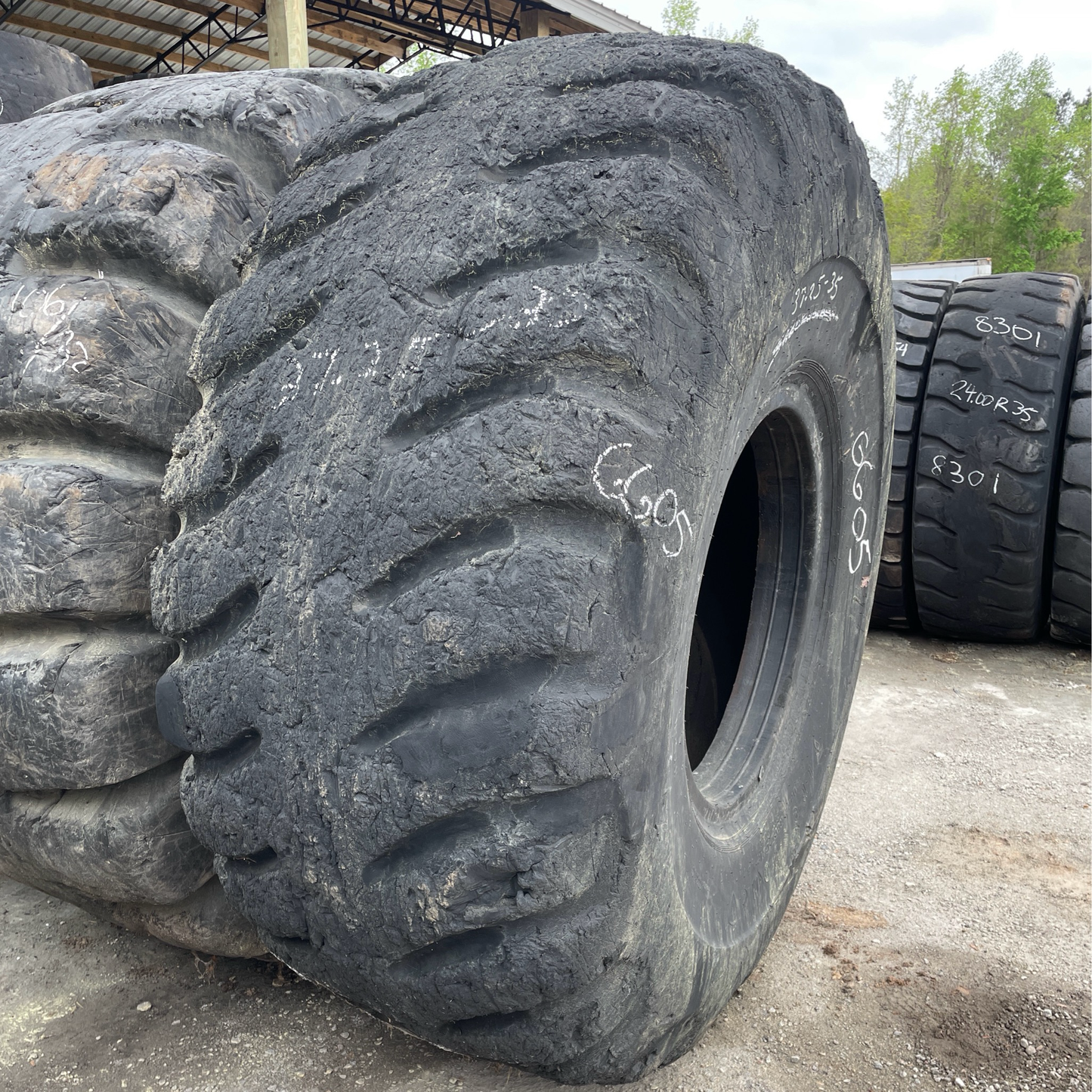 37.25-35 FIRESTONE SUPER ROCK GRIP WB 36 PLY