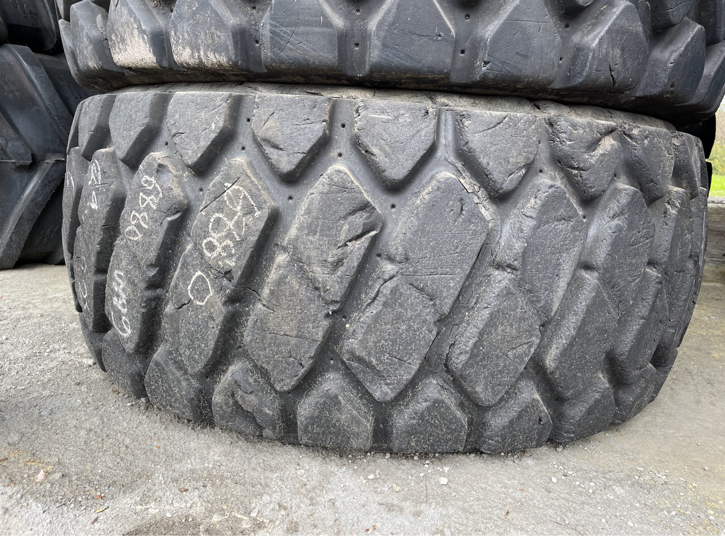 29.5R25 MICHELIN RETREAD