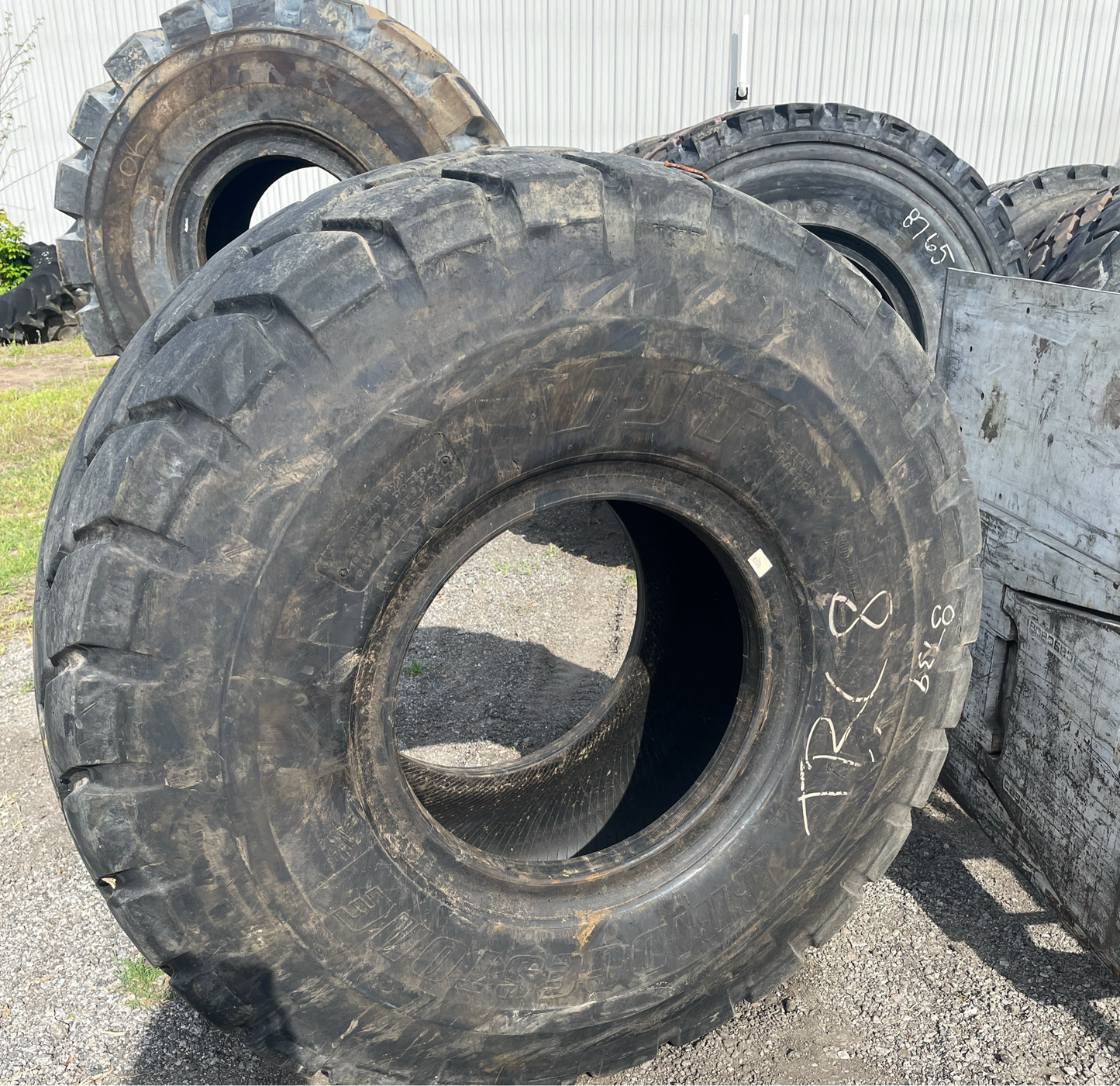 23.5R25 BRIDGESTONE V-STEEL J-TRACTION (VJT)