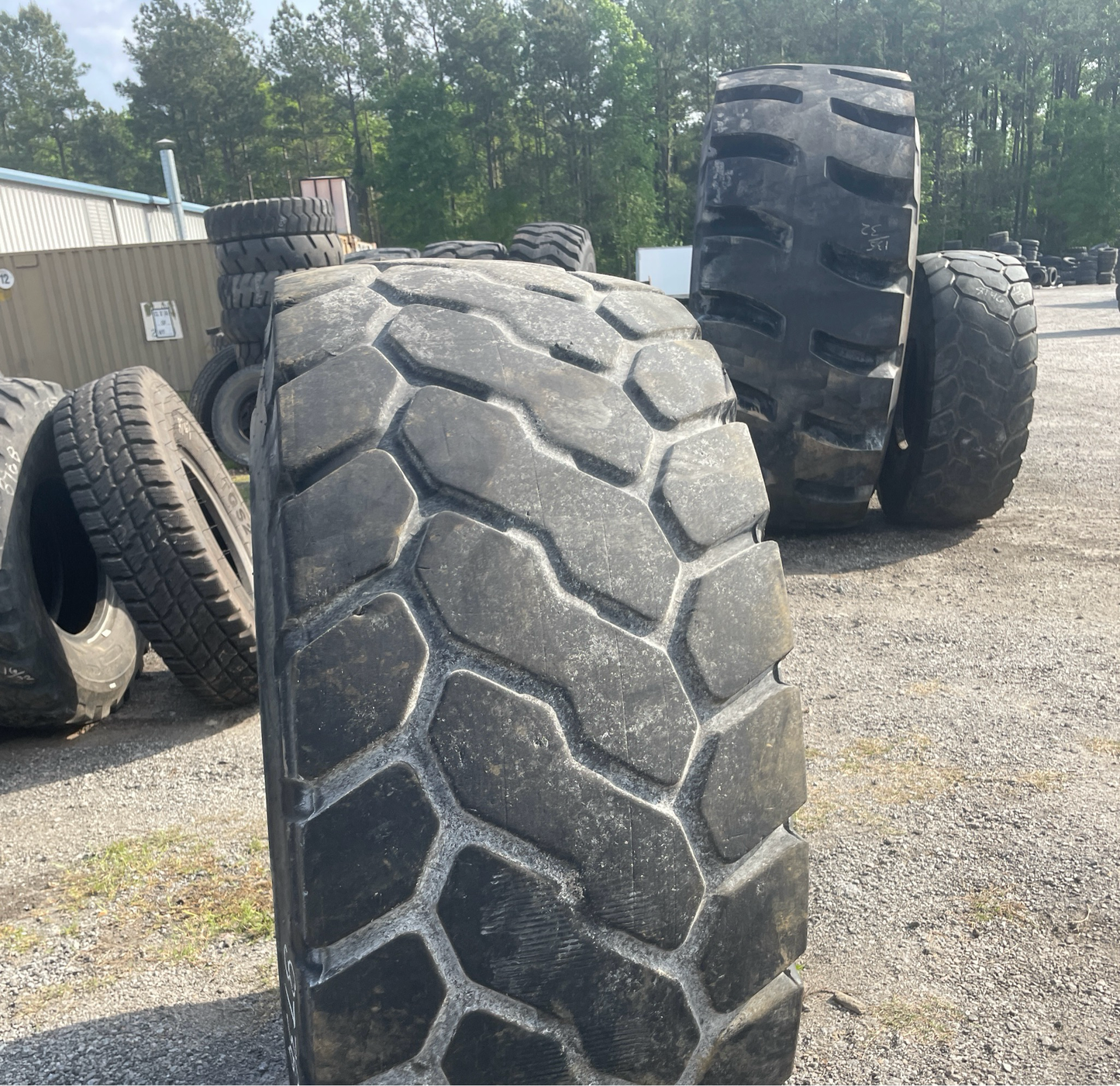 23.5R25 BRIDGESTONE V-STEEL J-TRACTION (VJT)