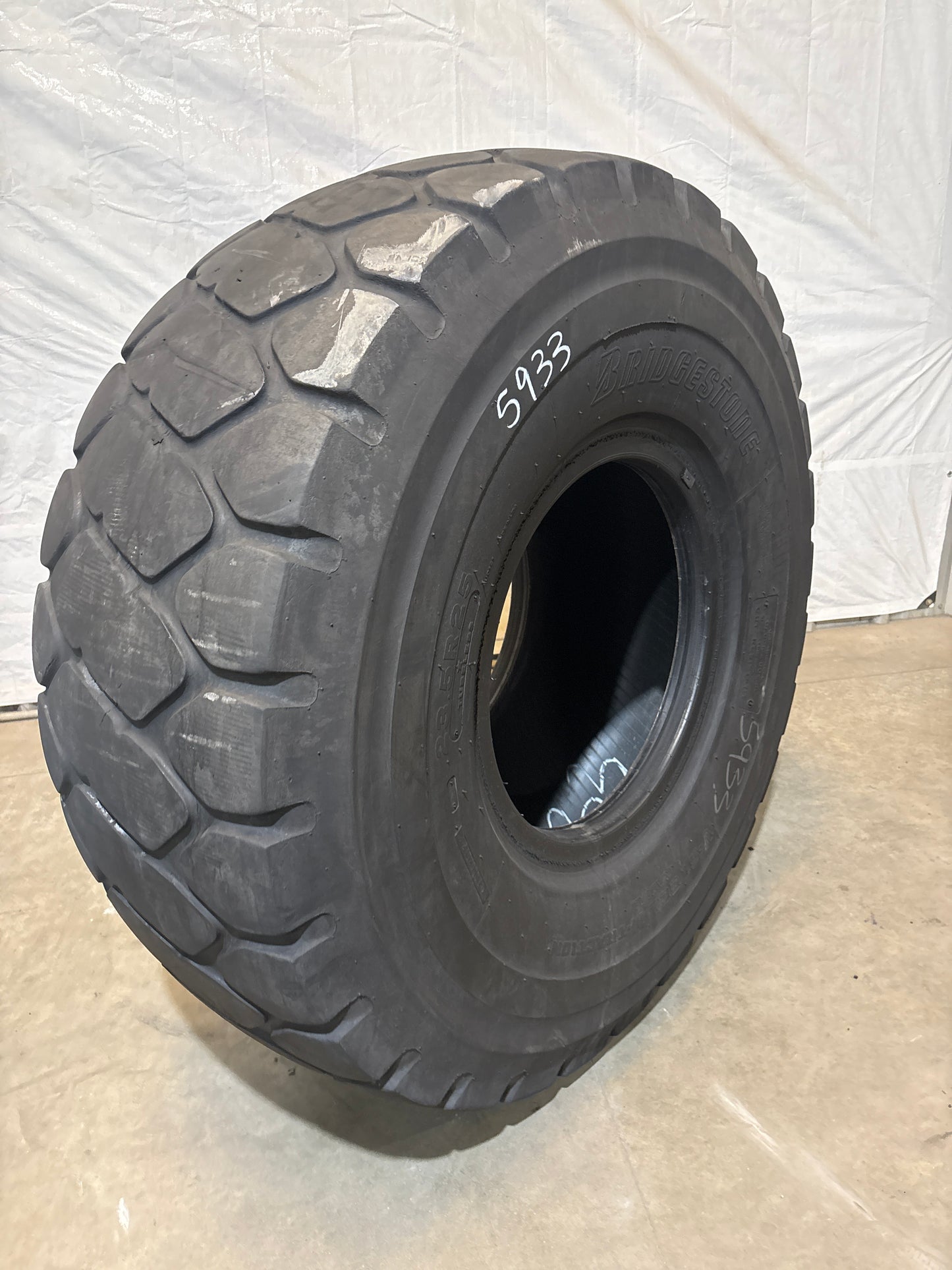 23.5R25 BRIDGESTONE V-STEEL M-TRACTION #5933