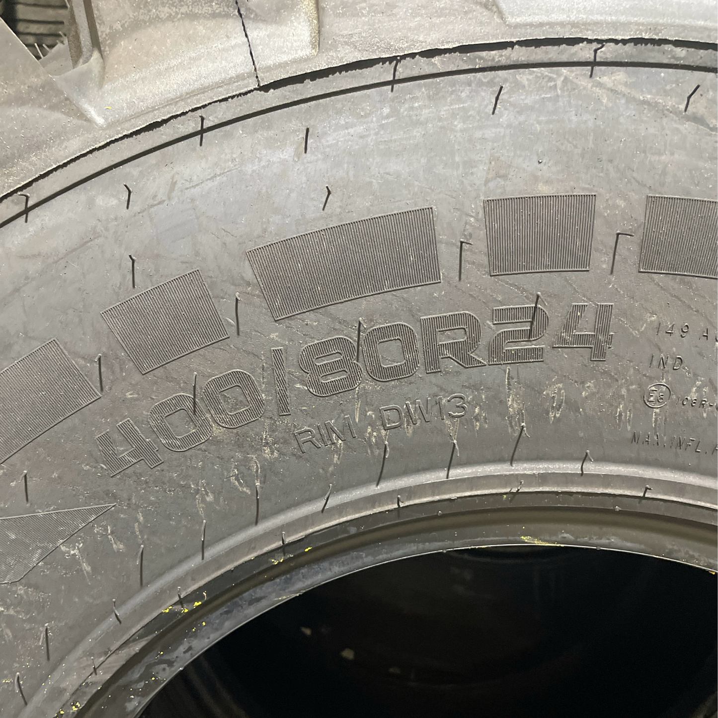 400/80R24 NOKIAN HAKKAPELIITTA TRI R3