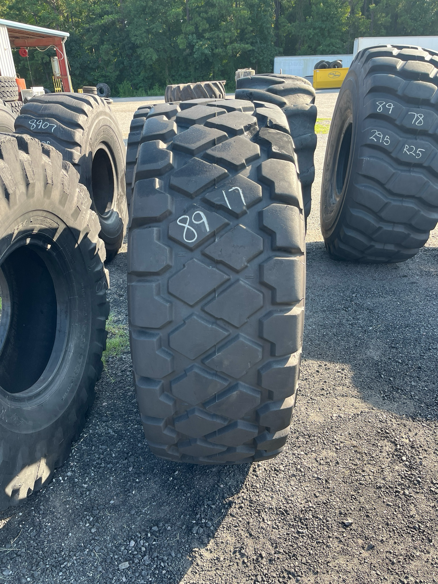 23.5R25 FIRESTONE VERSABUILT AP