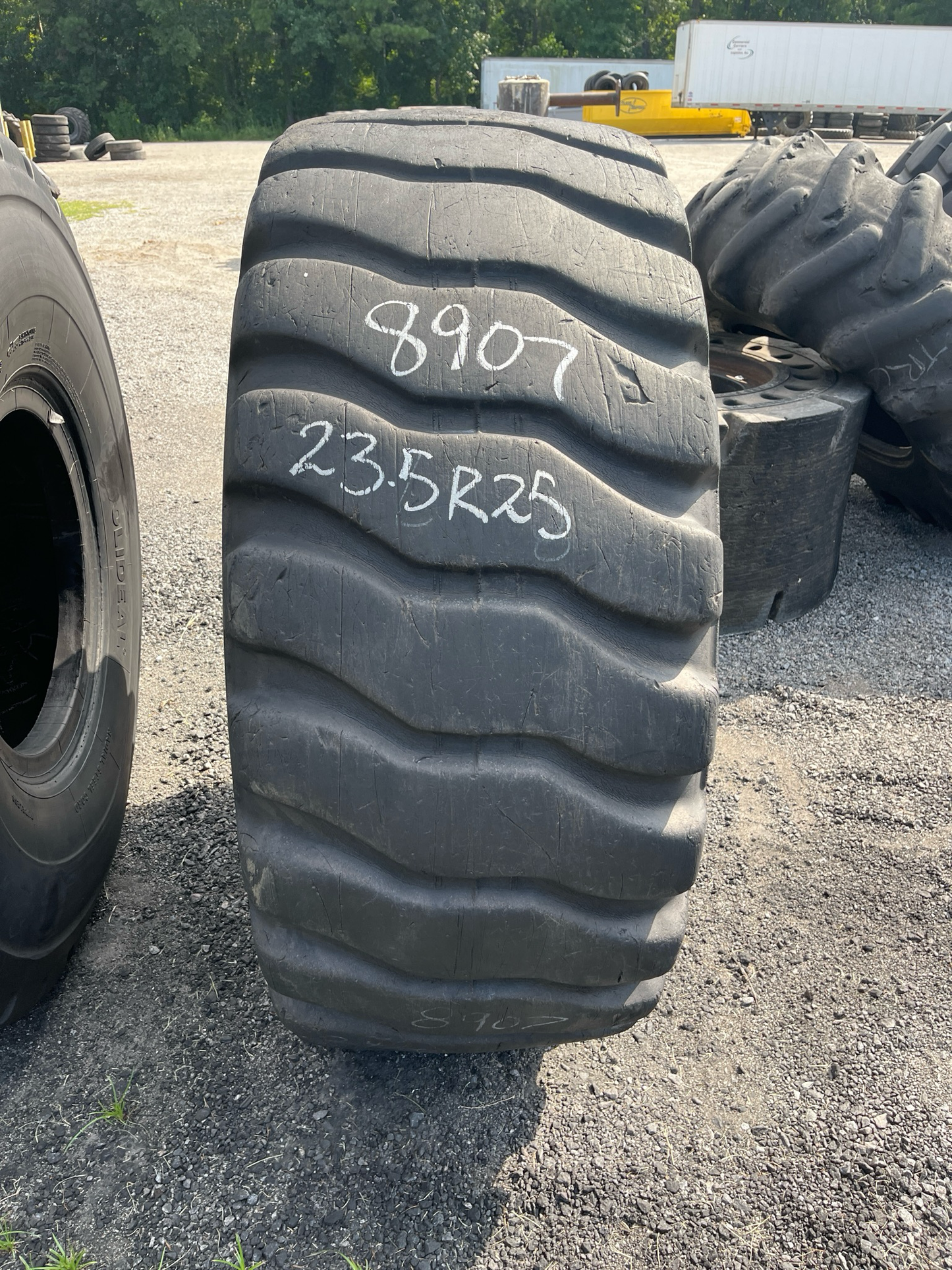 23.5R25 BRIDGESTONE V-STEEL L-TRACTION (VLT)