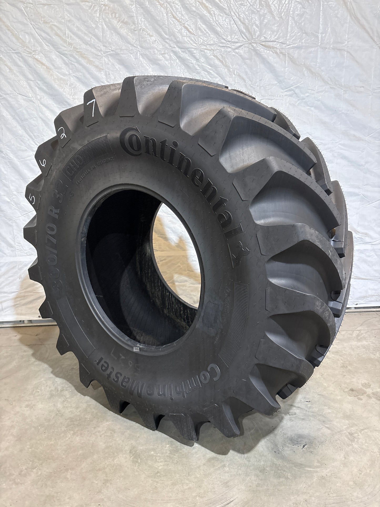 USED 800/70R32 CONTINENTAL COMBINE MASTER #5627