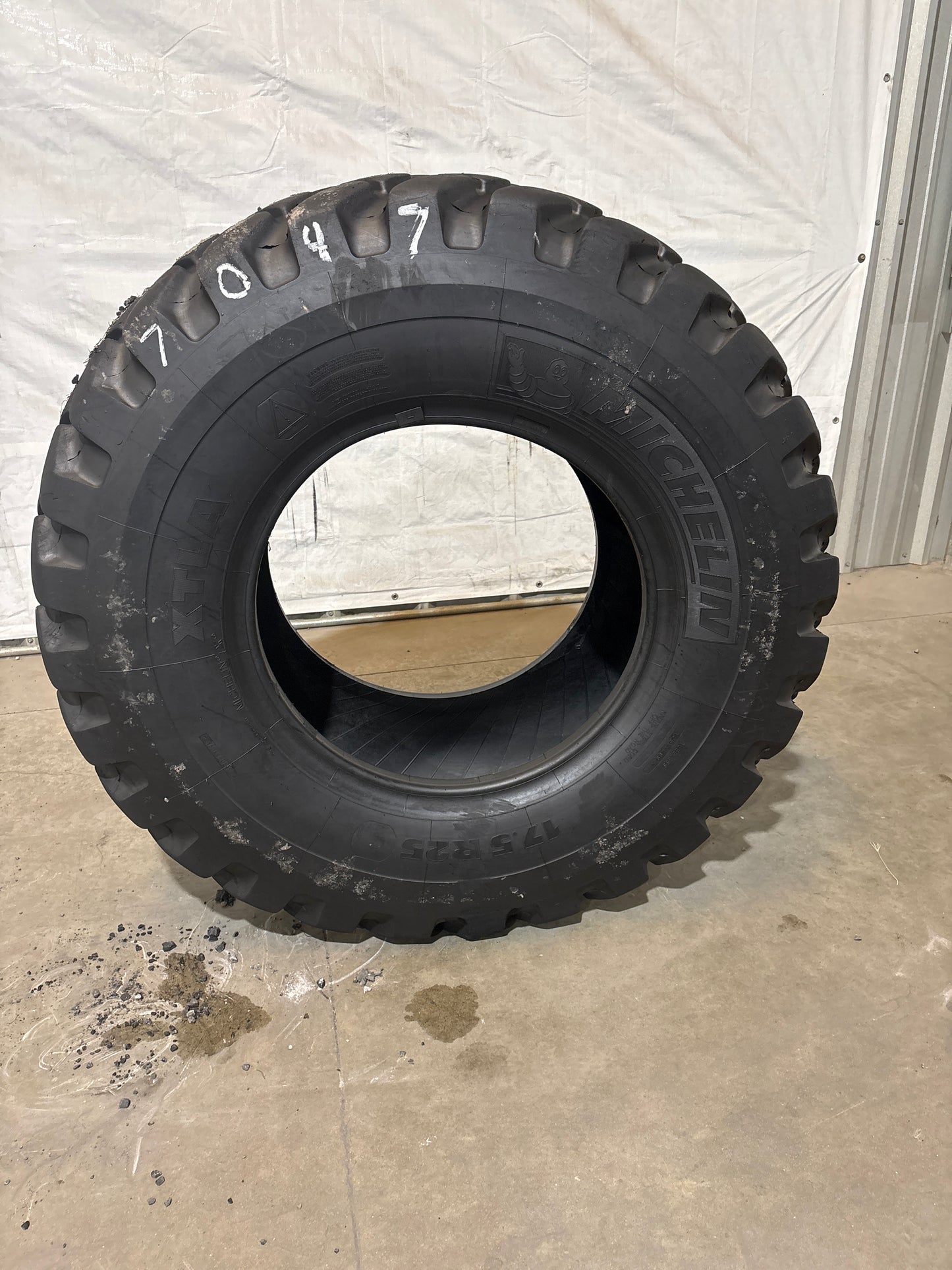17.5R25 MICHELIN XTLA LOADER/DOZER TIRE #7047
