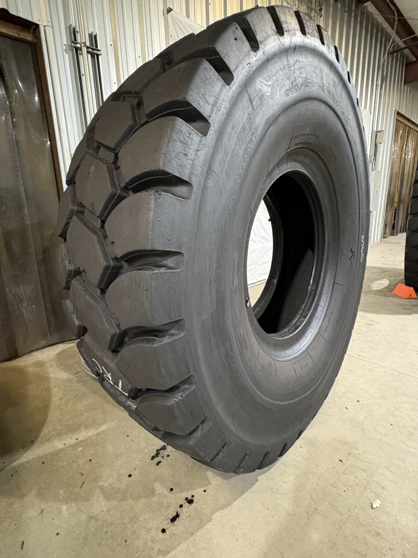 24.00R35 MAXAM MS-401 #5760
