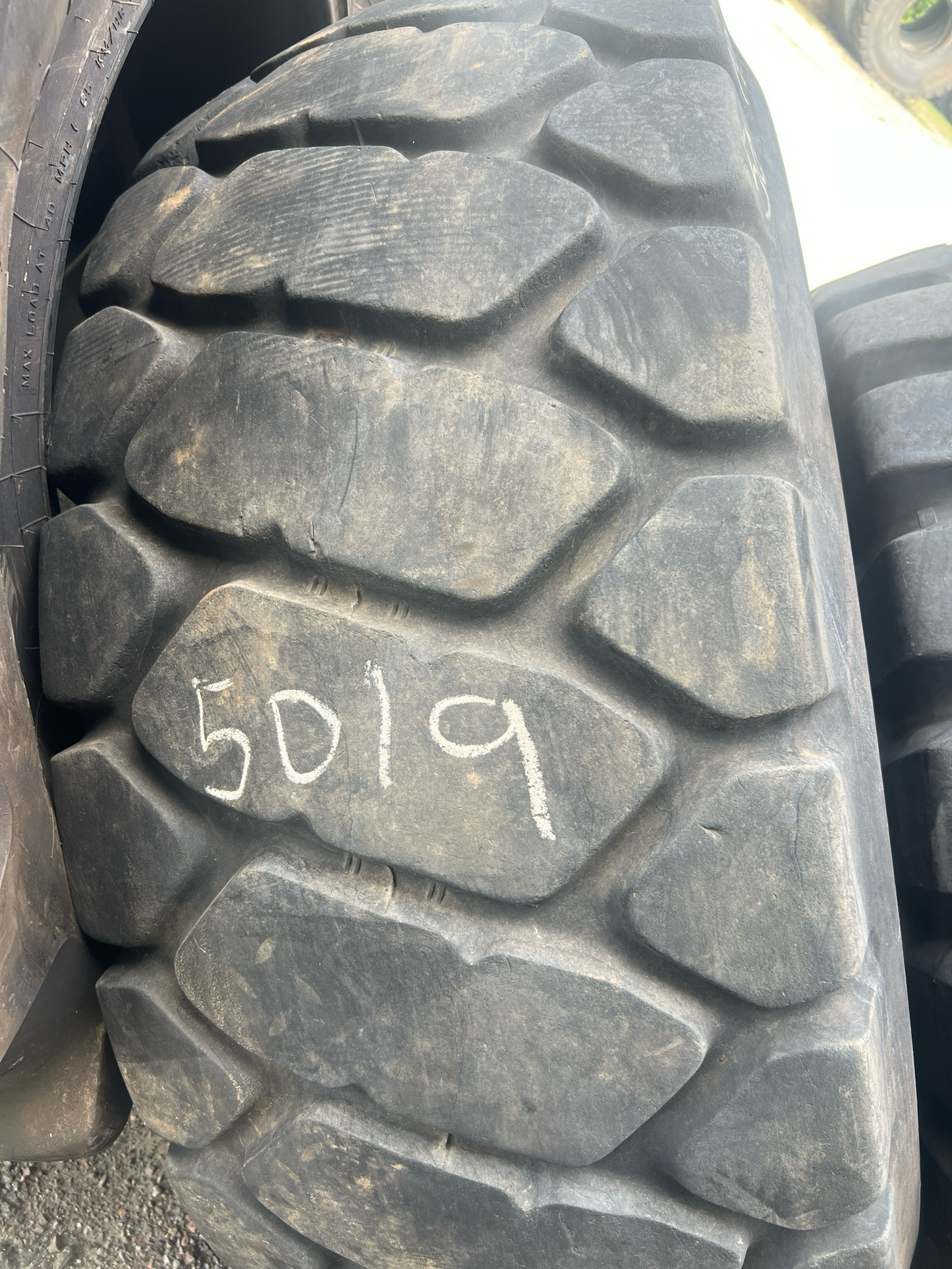 20.5R25 BRIDGESTONE V-STEEL M-TRACTION (VMT)