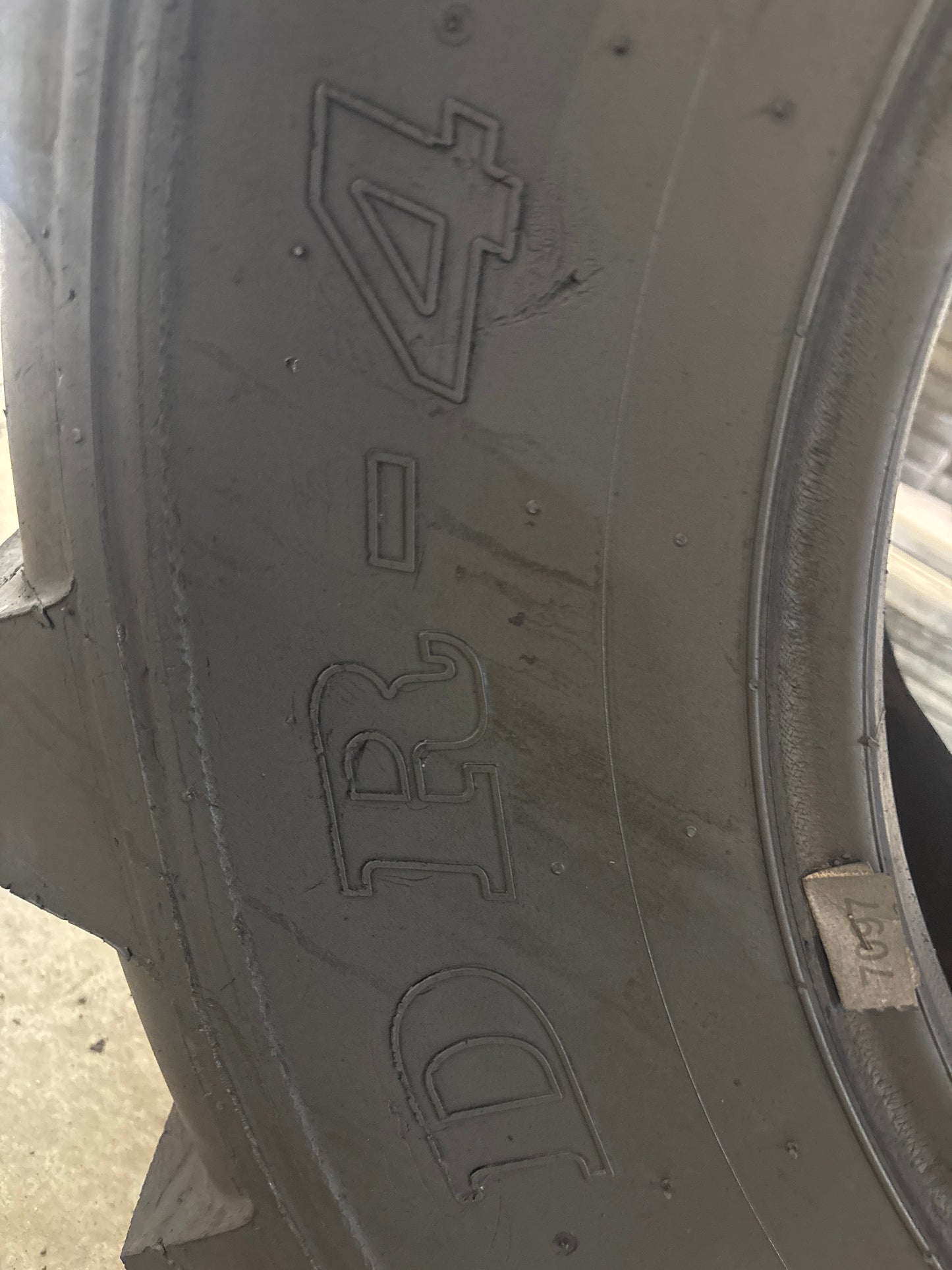 19.5L-24 DEESTONE #7097