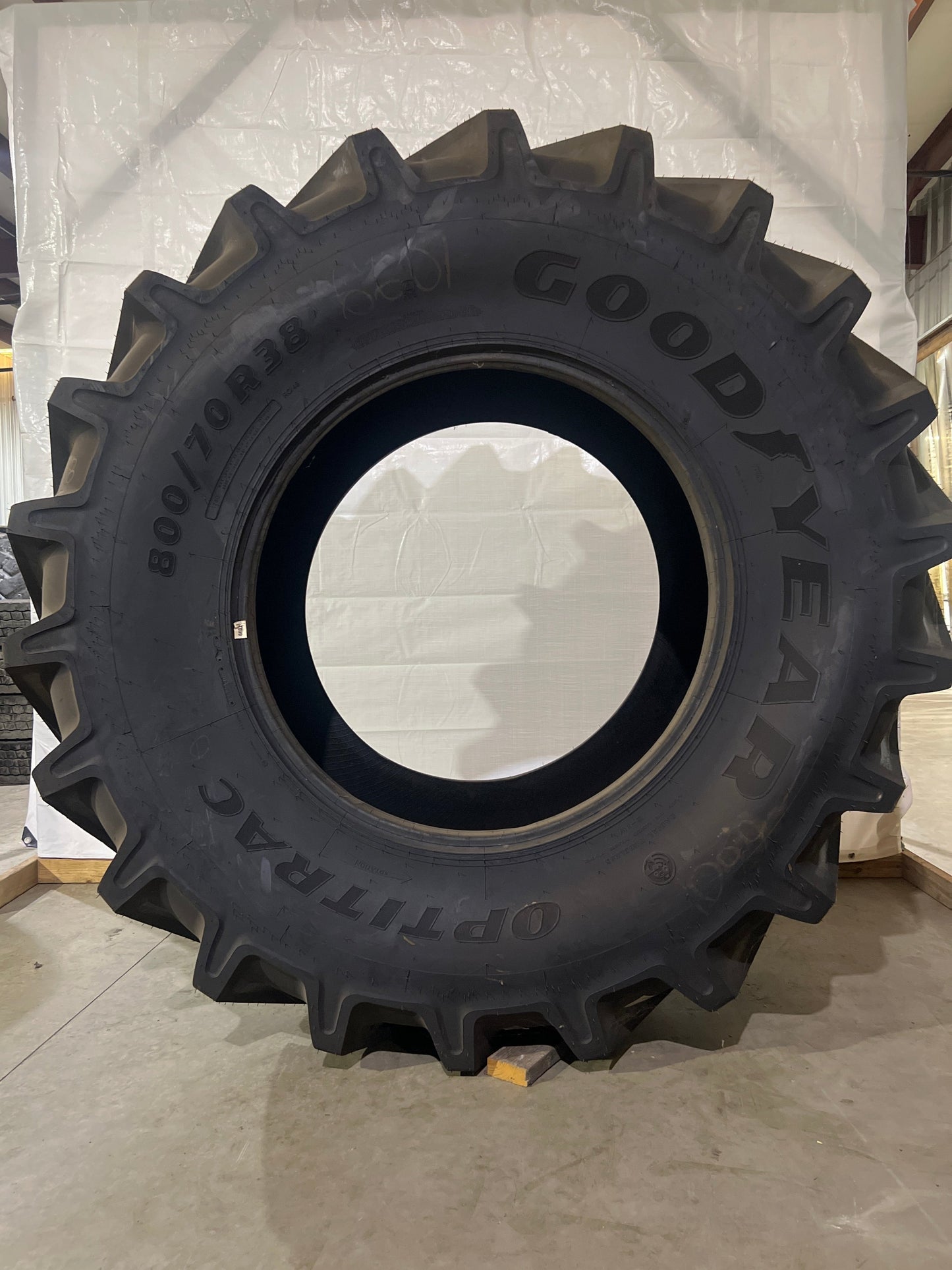 800/70R38 GOODYEAR OPTI TRAC