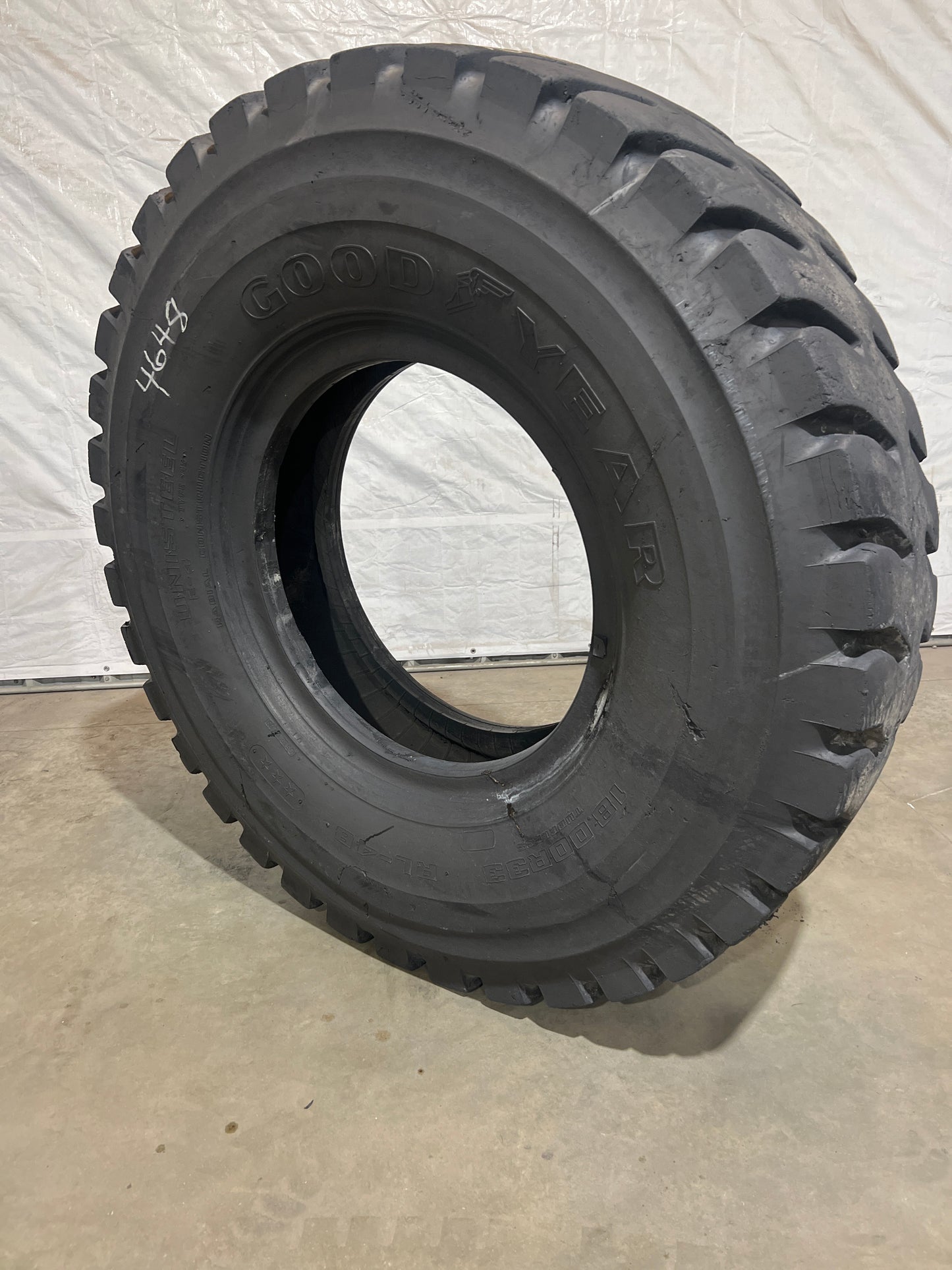 18.00R33  GOODYEAR RL-4B #4648