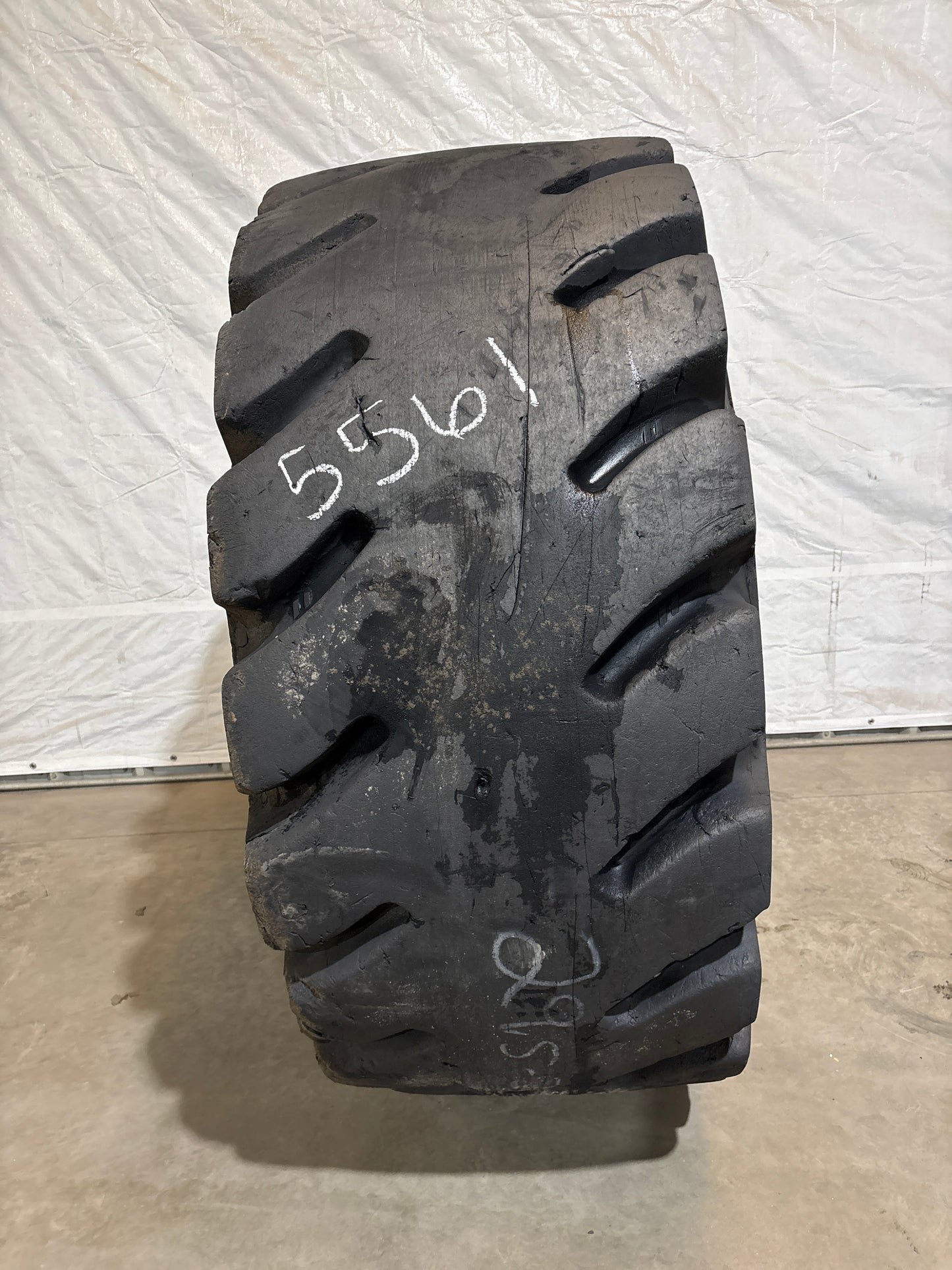 29.5-25 FIRESTONE SUPER DEEP TREAD #5561
