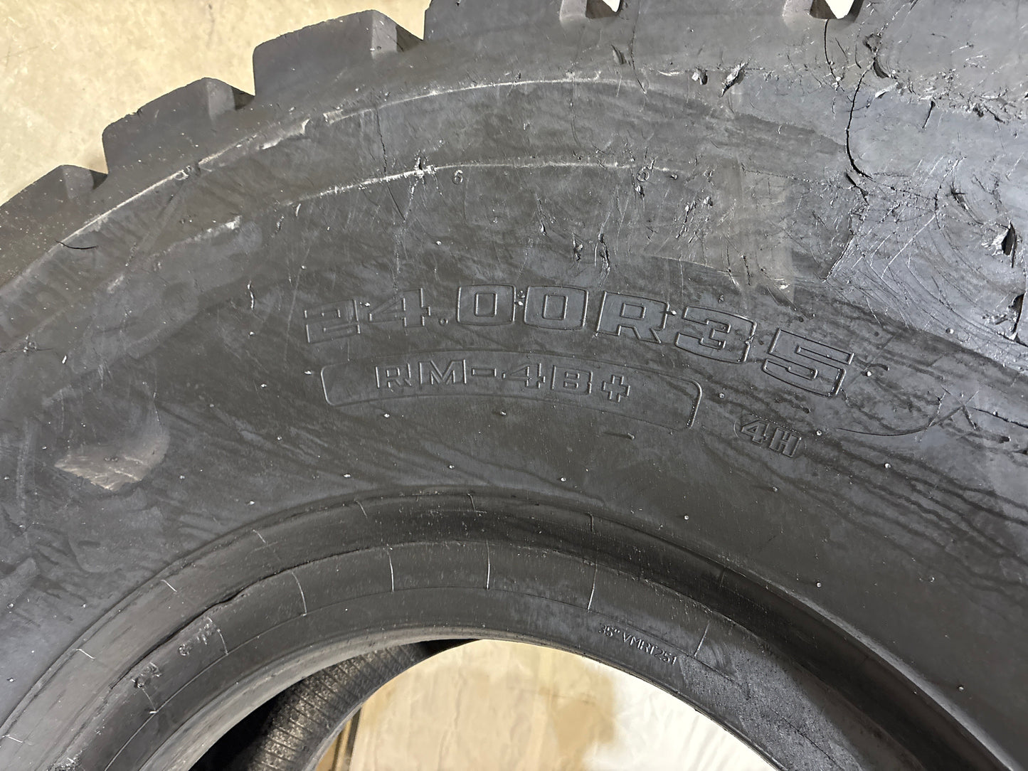 24.00R35 GOODYEAR UNI-STEEL RM-4B+ #5953