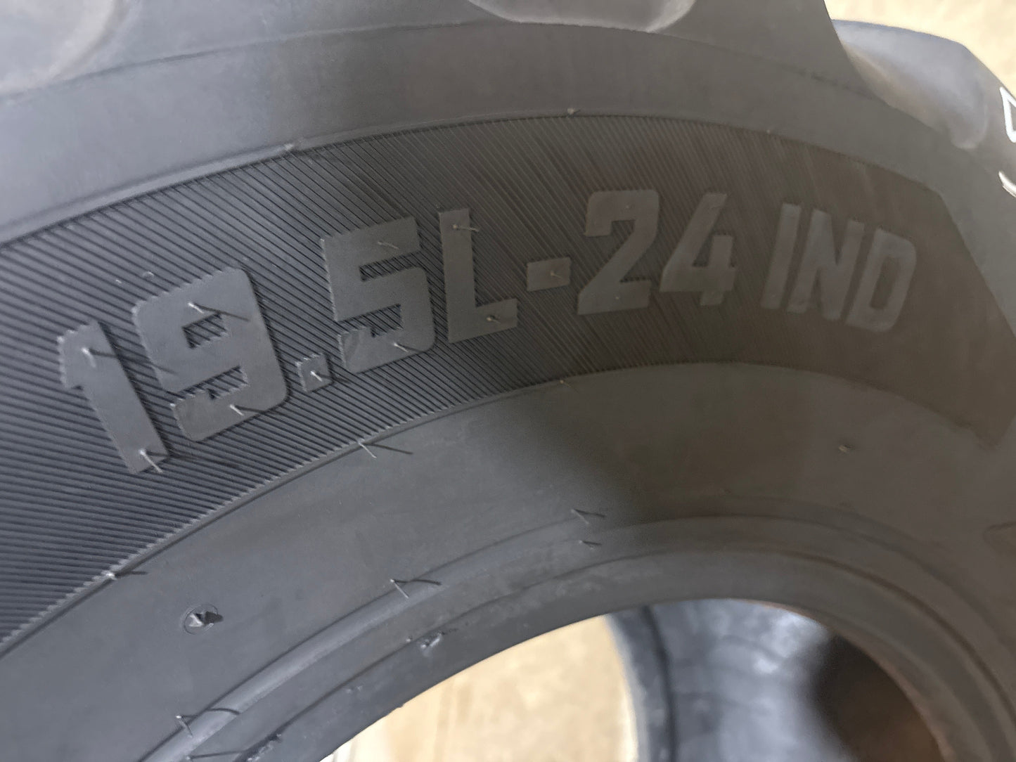 19.5L-24 CAMSO BHL 532 #5922
