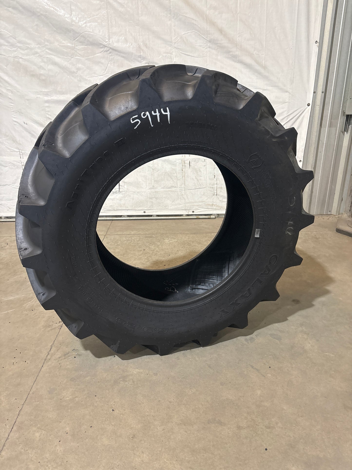 16.9-28 GALAXY AGRI TRAC II #5944