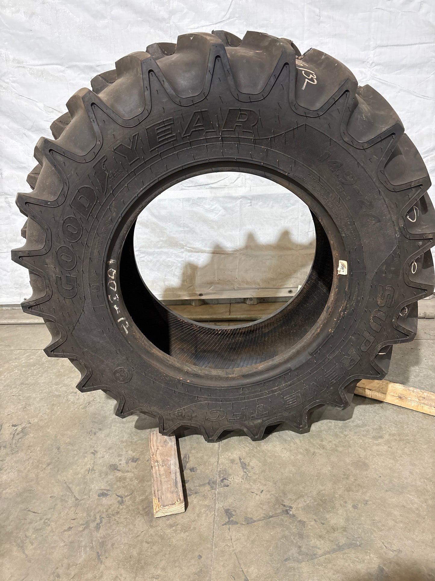 14.9-24 GOODYEAR SUPREME TFC #5687