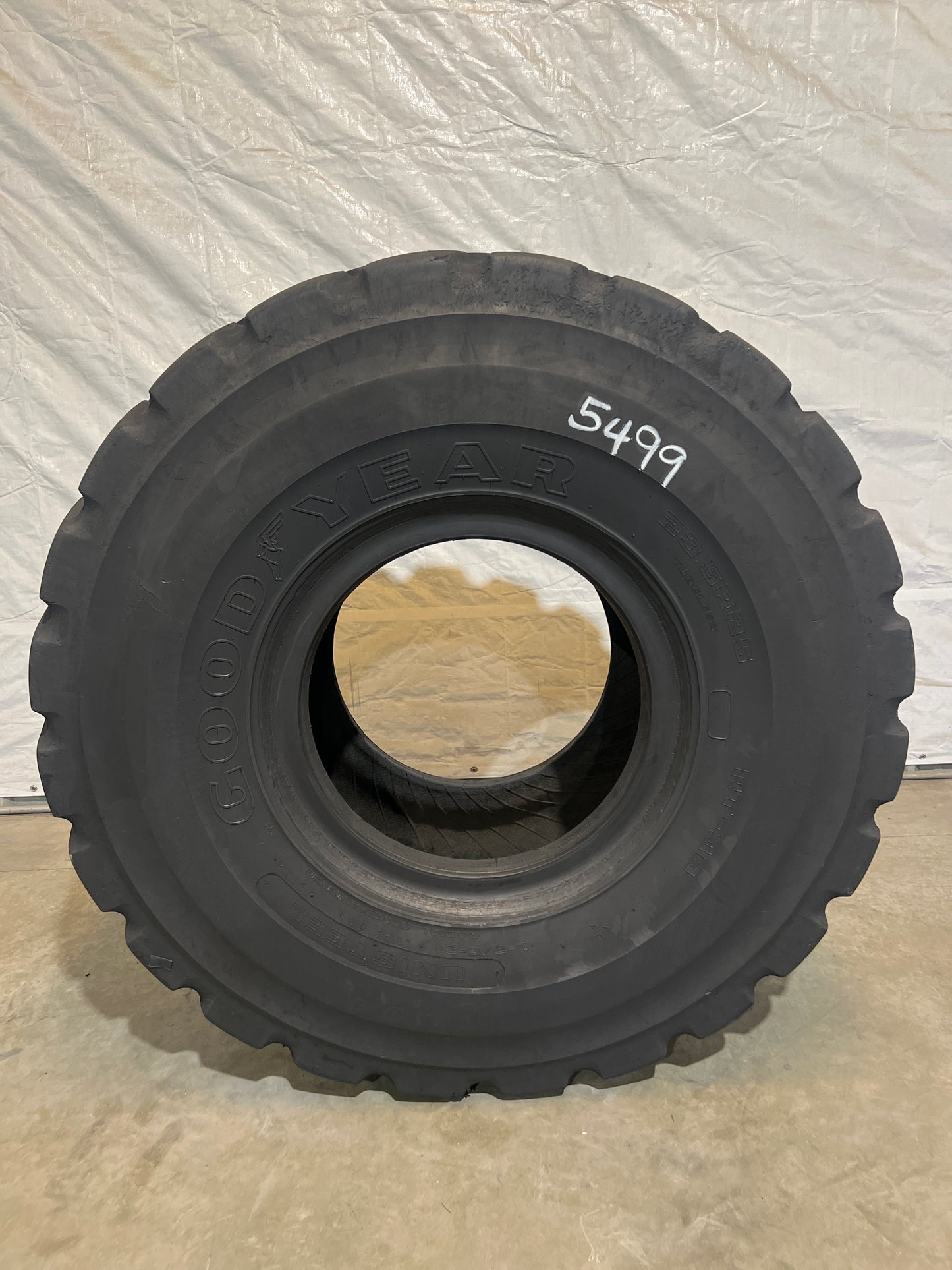 23.5R25 GOODYEAR UNISTEEL RT-38 #5499