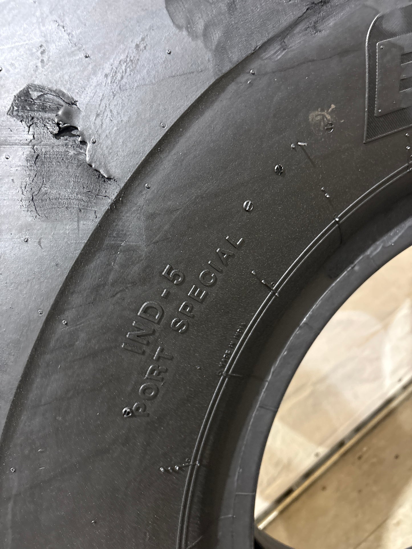 18.00-25 BKT SM-55 IND-5 PORT SPECIAL 40 PLY TIRE #5732