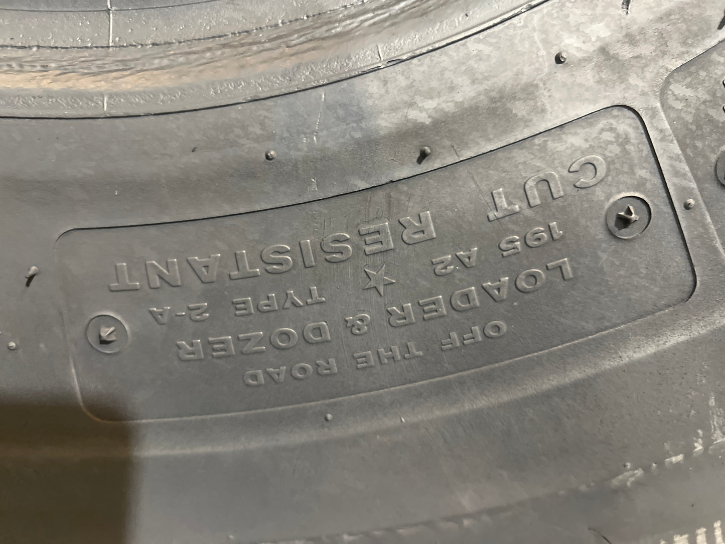 23.5R25 BRIDGESTONE V-STEEL VLT #5469