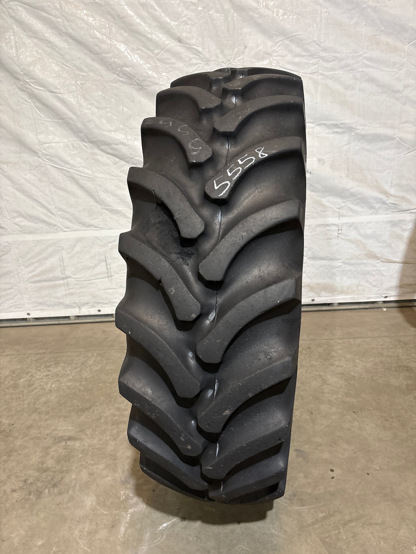 16.9R30 (420/90R30) FIRESTONE RADIAL ALL TRACTION #5558