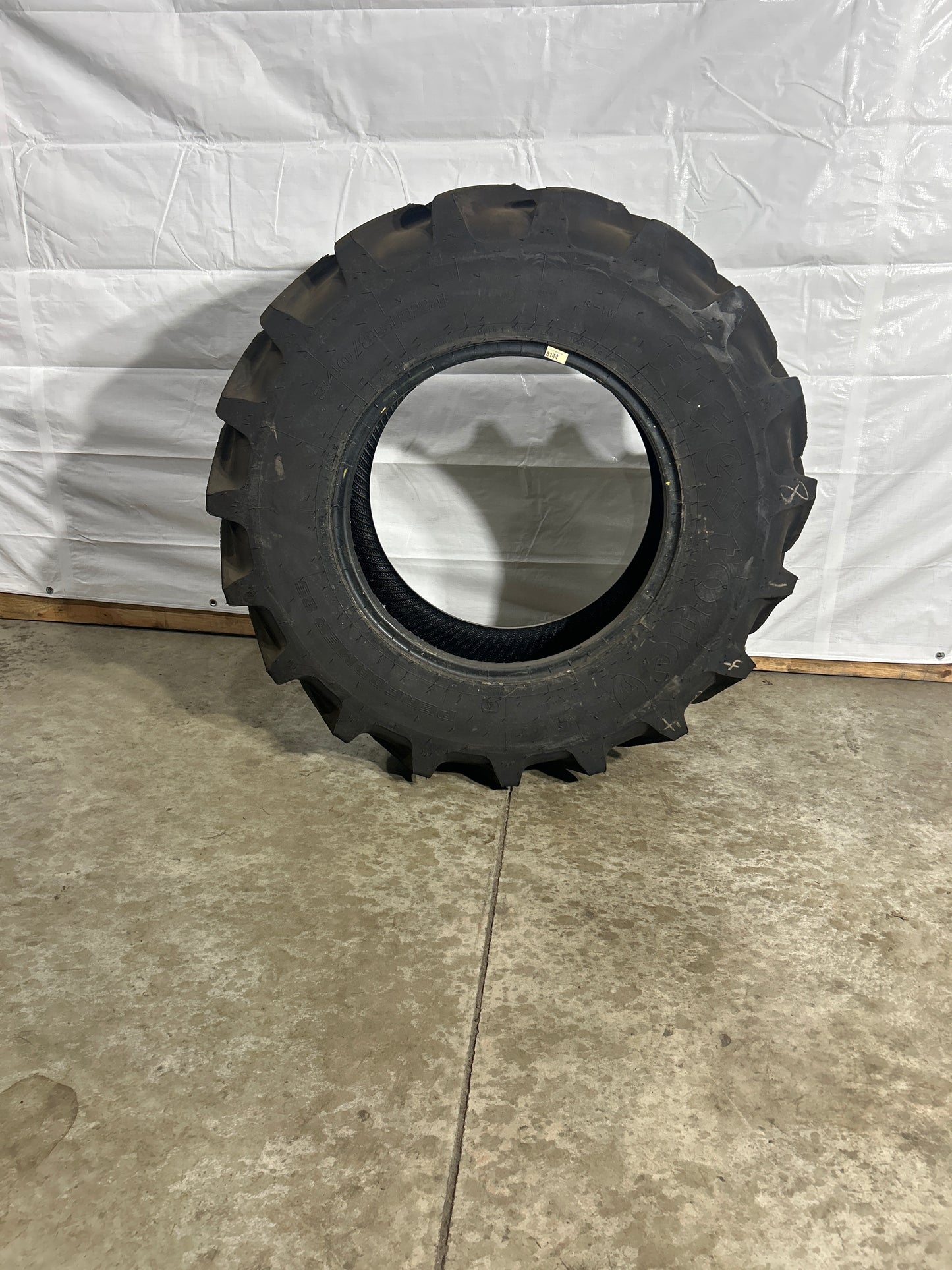 340/85R24 (13.6R24) FIRESTONE PERFORMER 85