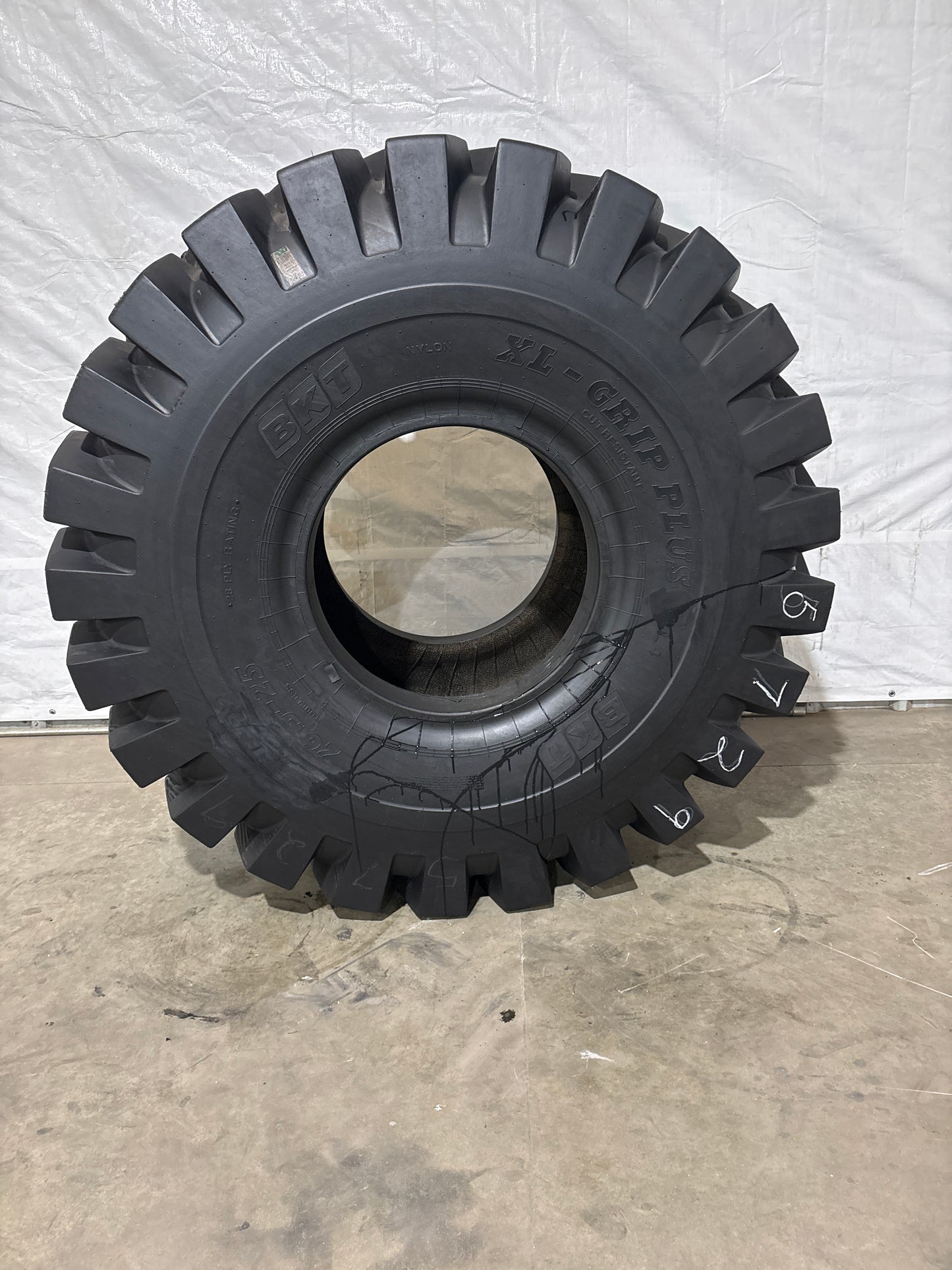 26.5-25 BKT XL-GRIP PLUS #5729