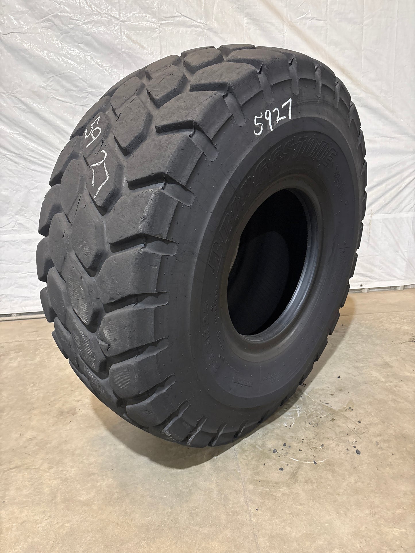 23.5R25 BRIDGESTONE V-STEEL J TRACTION #5927