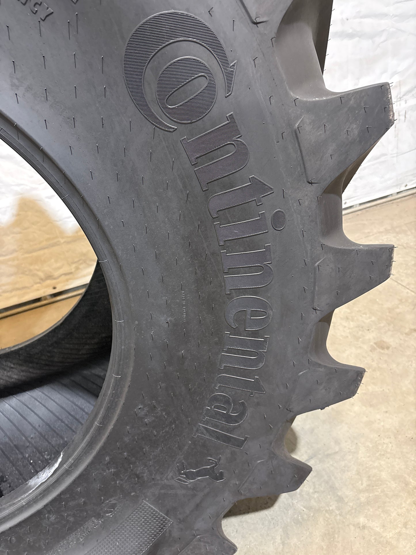 USED 800/70R32 CONTINENTAL COMBINE MASTER #5629