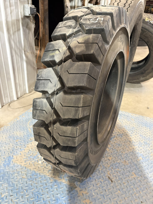 8.25-15 MAXAM MS702 INDUSTRIAL STR Part# 50623 #5825