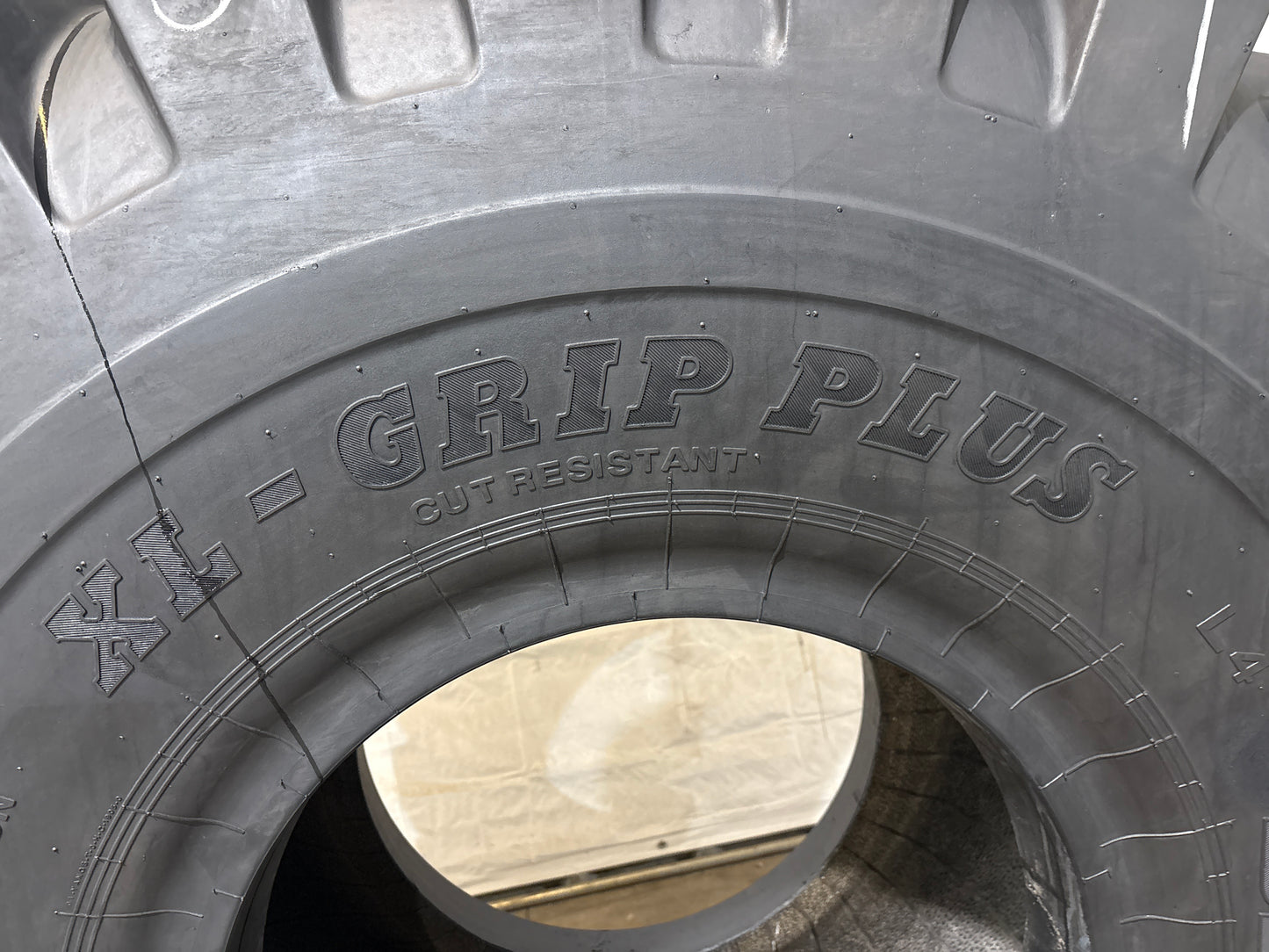 26.5-25 BKT XL-GRIP PLUS #5724