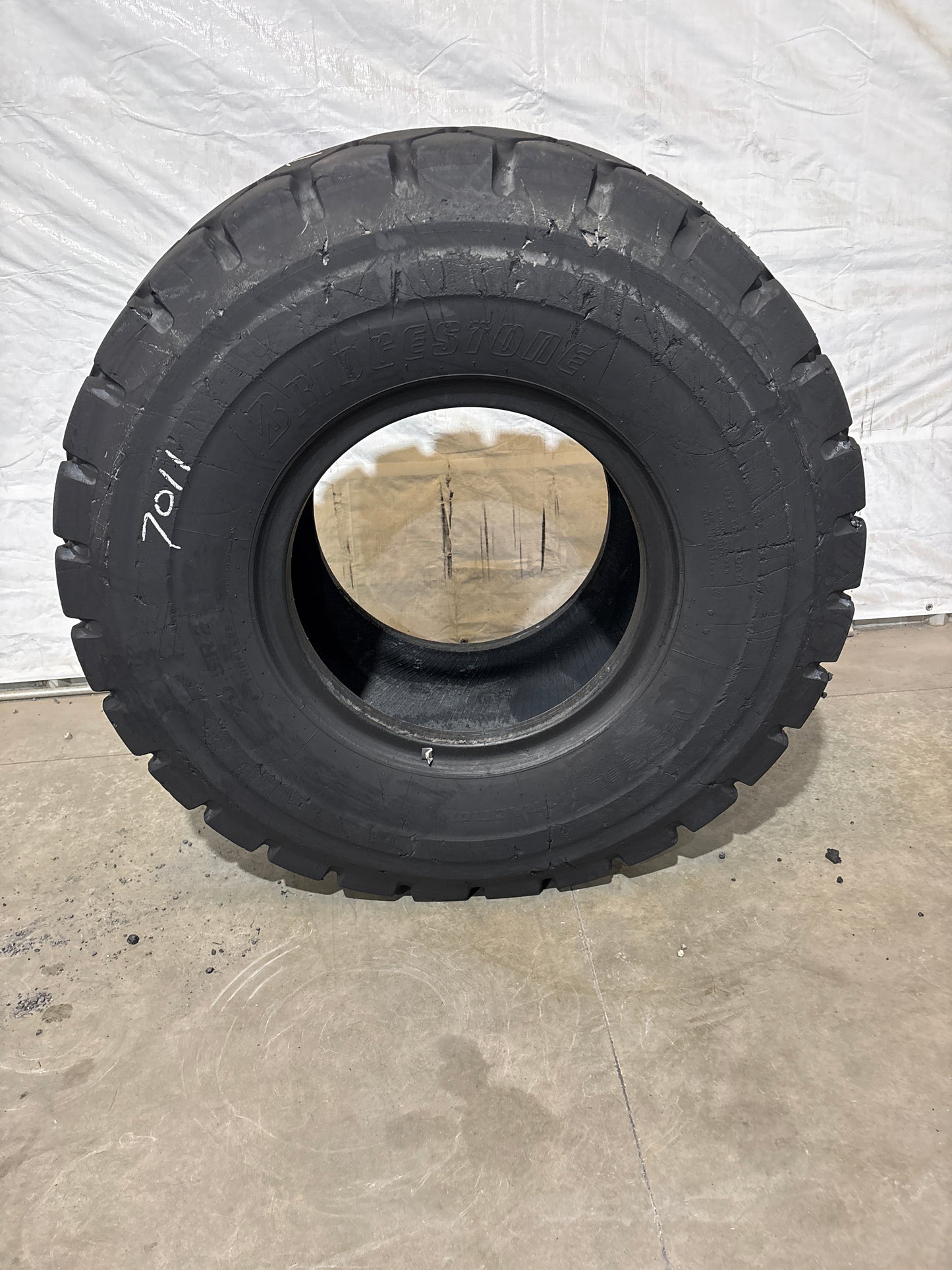 20.5R25 BRIDGESTONE V-STEEL M-TRACTION #7011