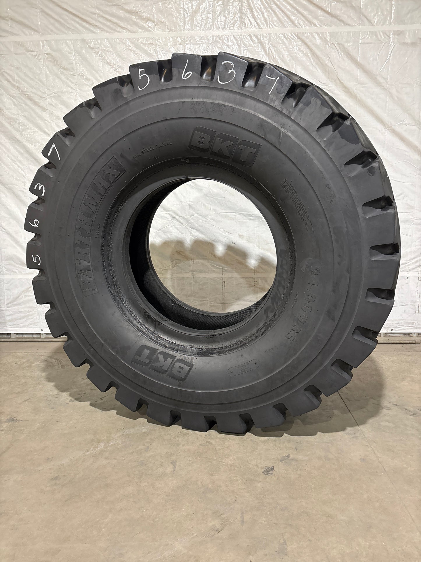 24.00R35 BKT EARTHMAX SR47 #5637