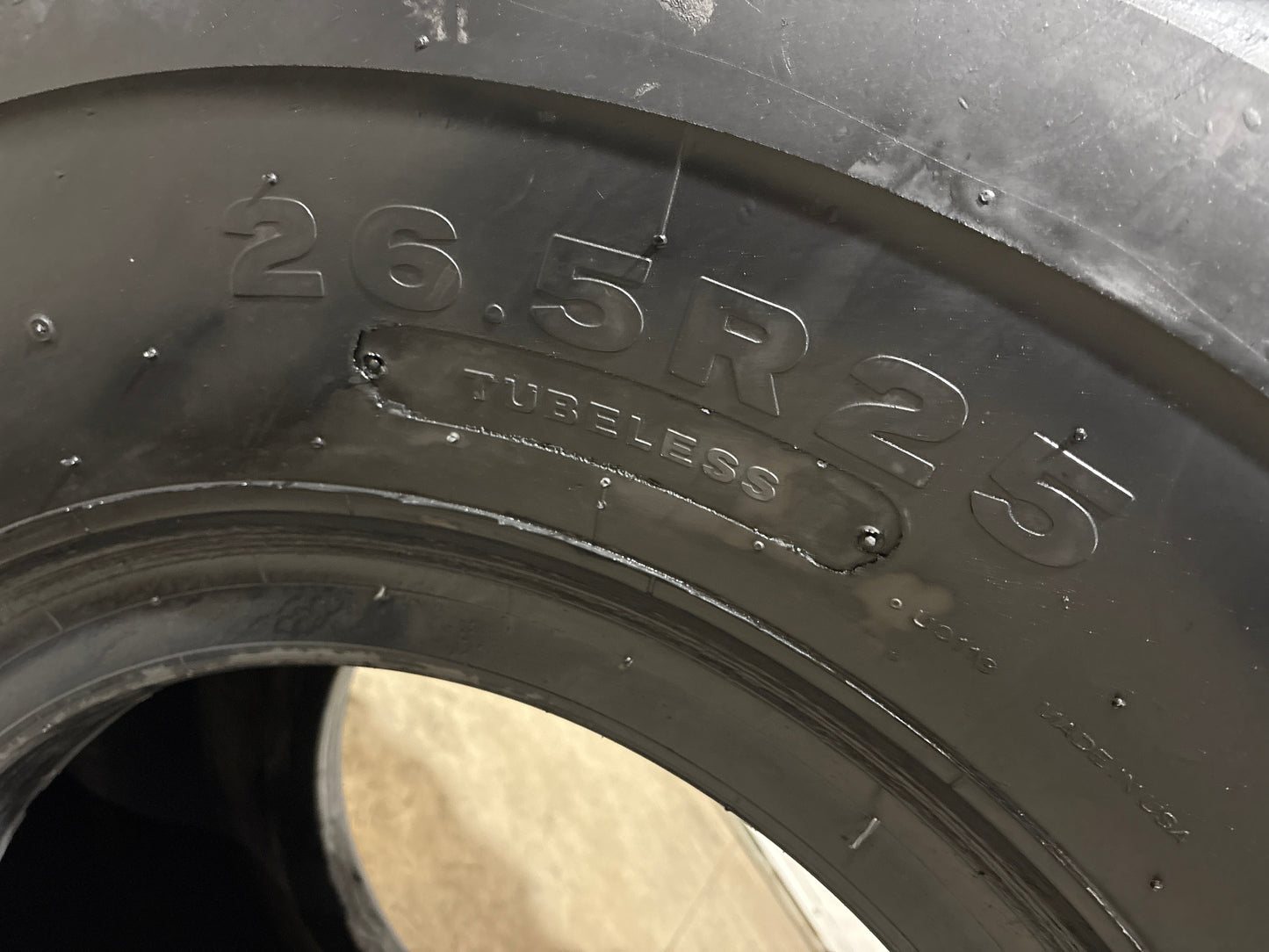 26.5R25 BRIDGESTONE V-STEEL L-TRACTION #5711