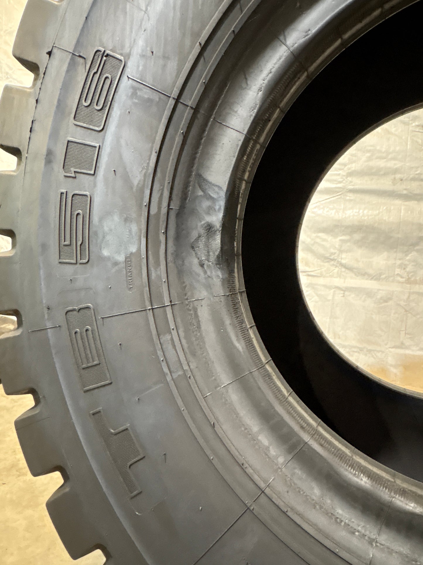23.5R25 TRIANGLE TB516 #5937