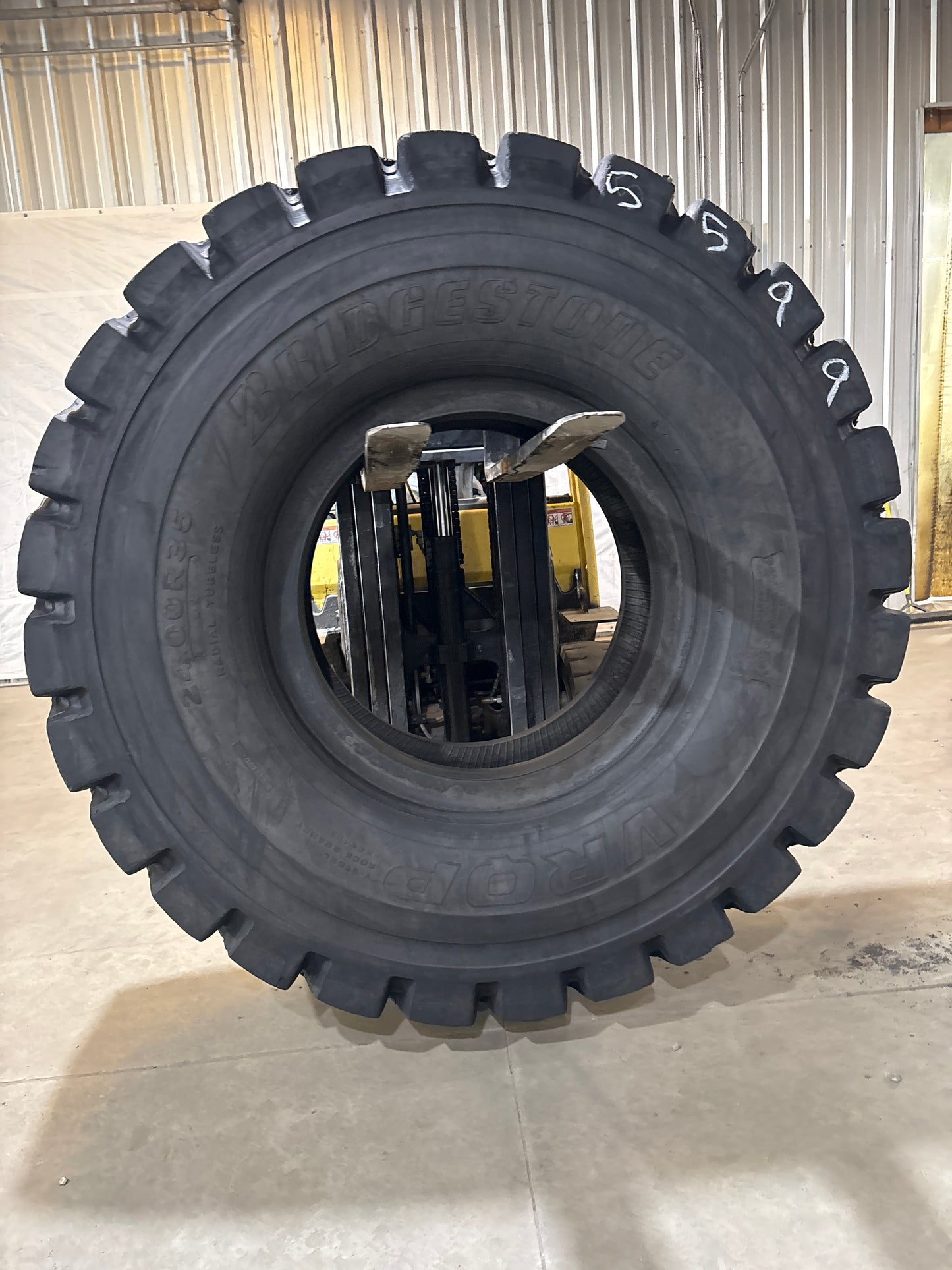 24.00R35 BRIDGESTONE V-STEEL ROCK QUARRY PREMIUM #5599
