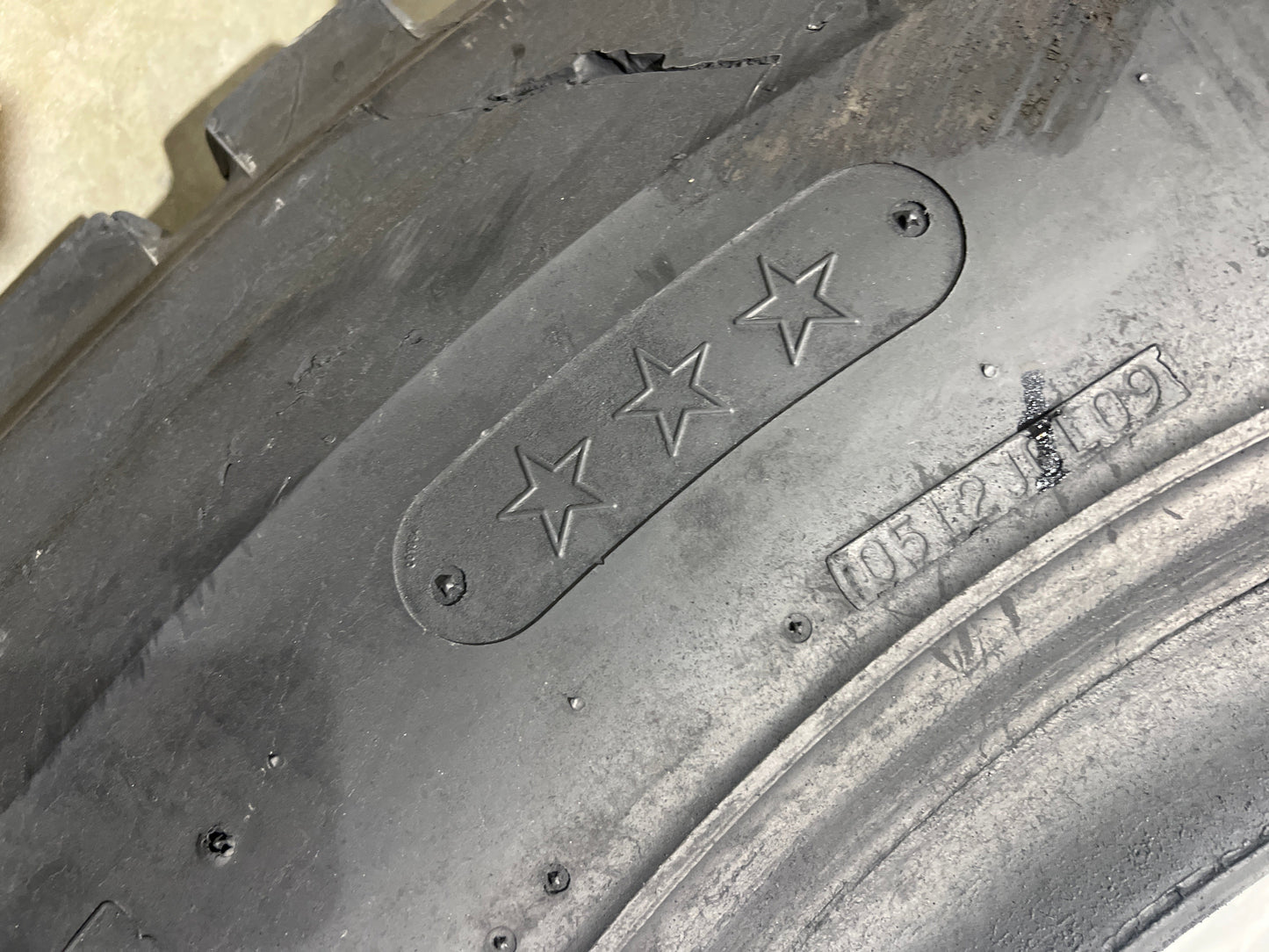 18.00R33  GOODYEAR RL-4B #4648