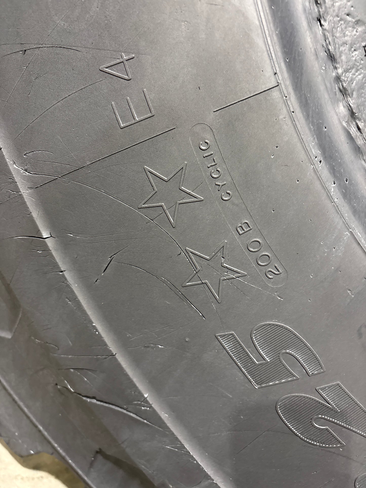 29.5R25 MICHELIN XTRA DEFEND #5636