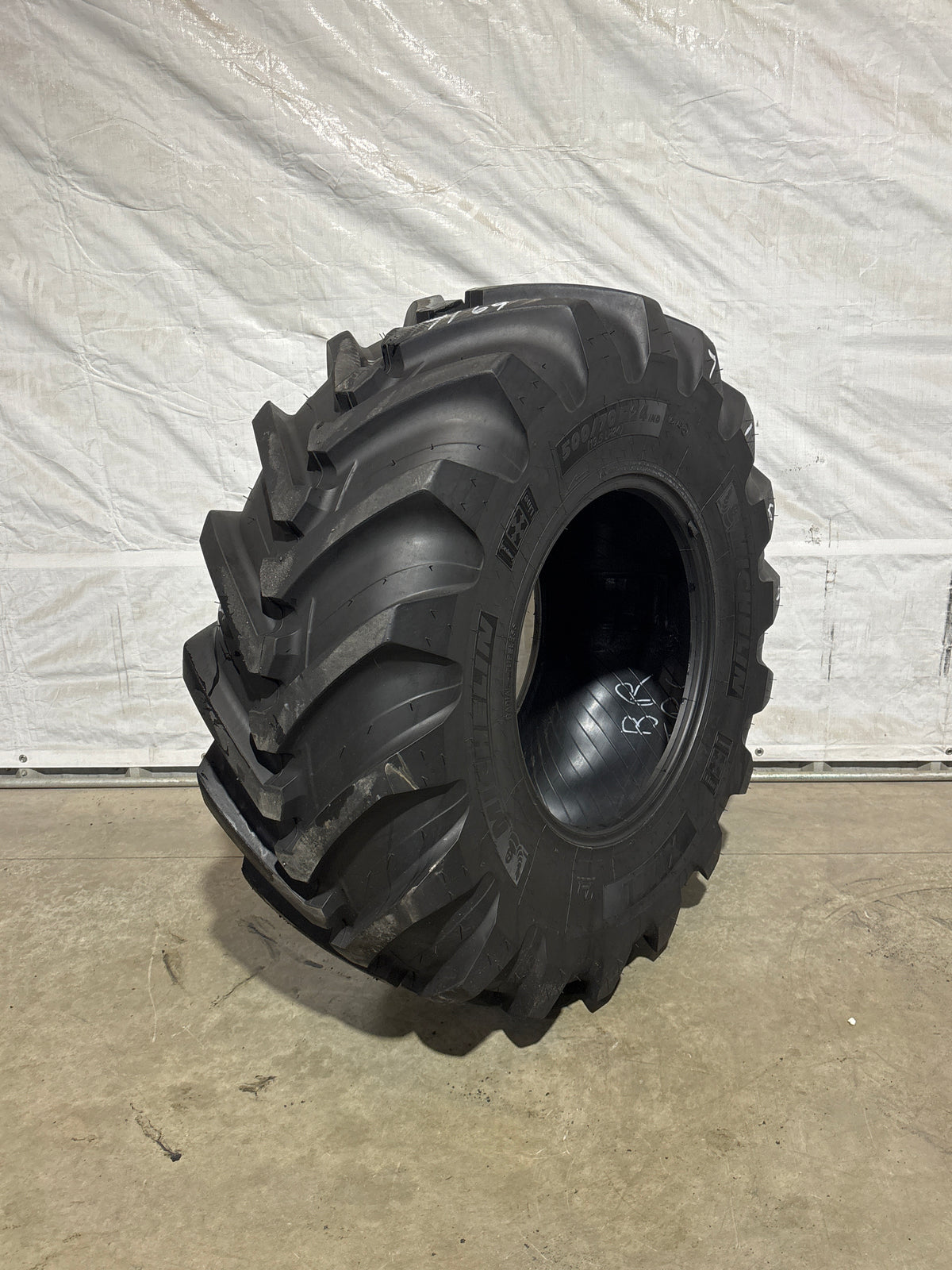 500/70R24 (19.5LR-24) #7169 MICHELIN XMCL