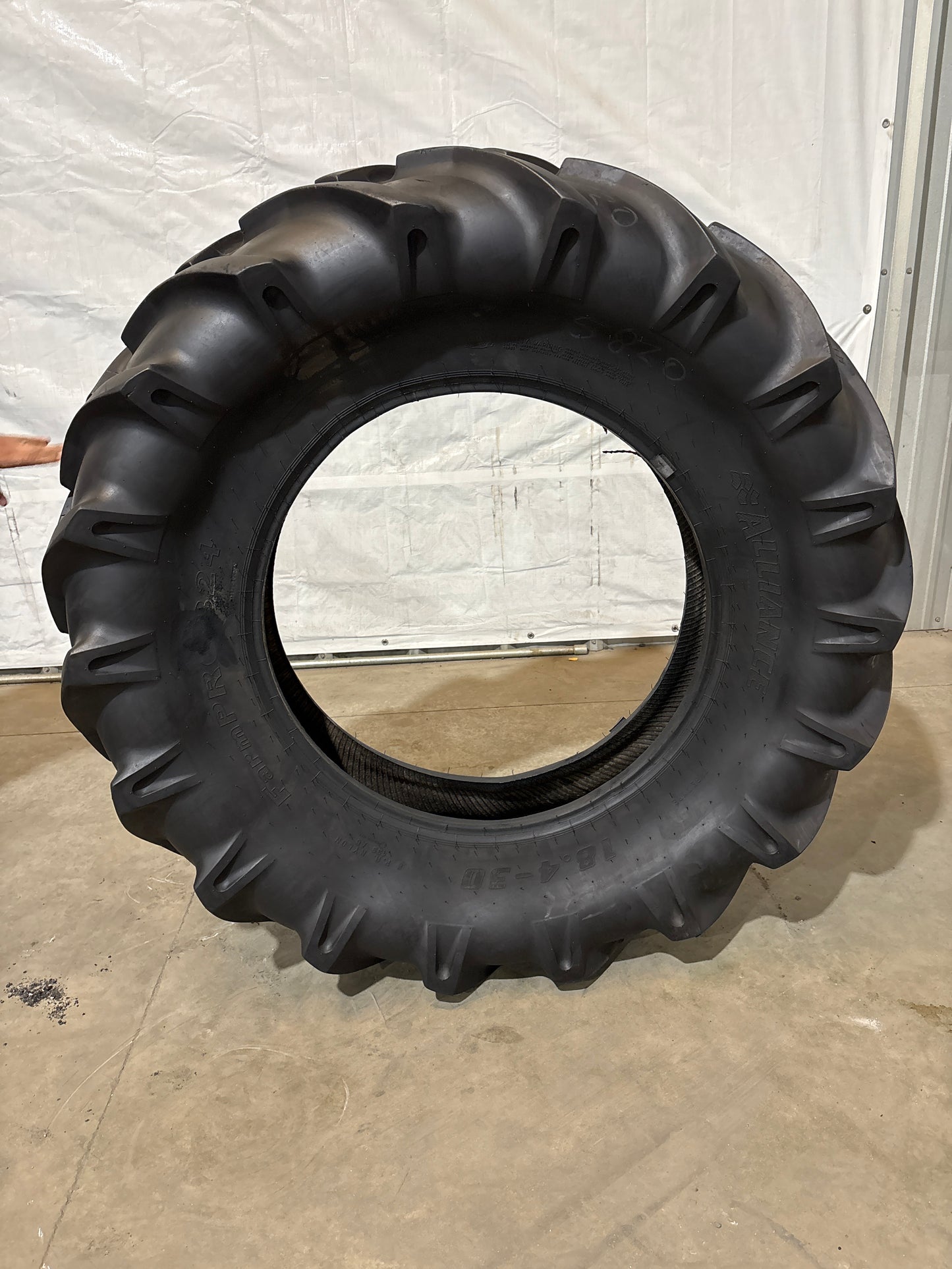 18.4-30 ALLIANCE FARM PRO 324 BIAS TIRE #5820