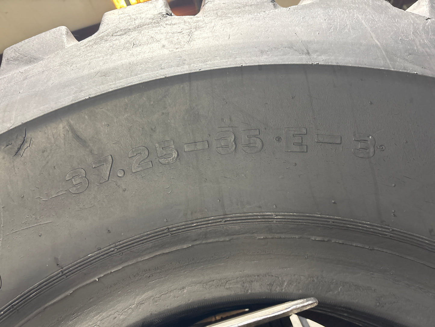 37.25-35 FIRESTONE SUPER ROCK GRIP WB #5580