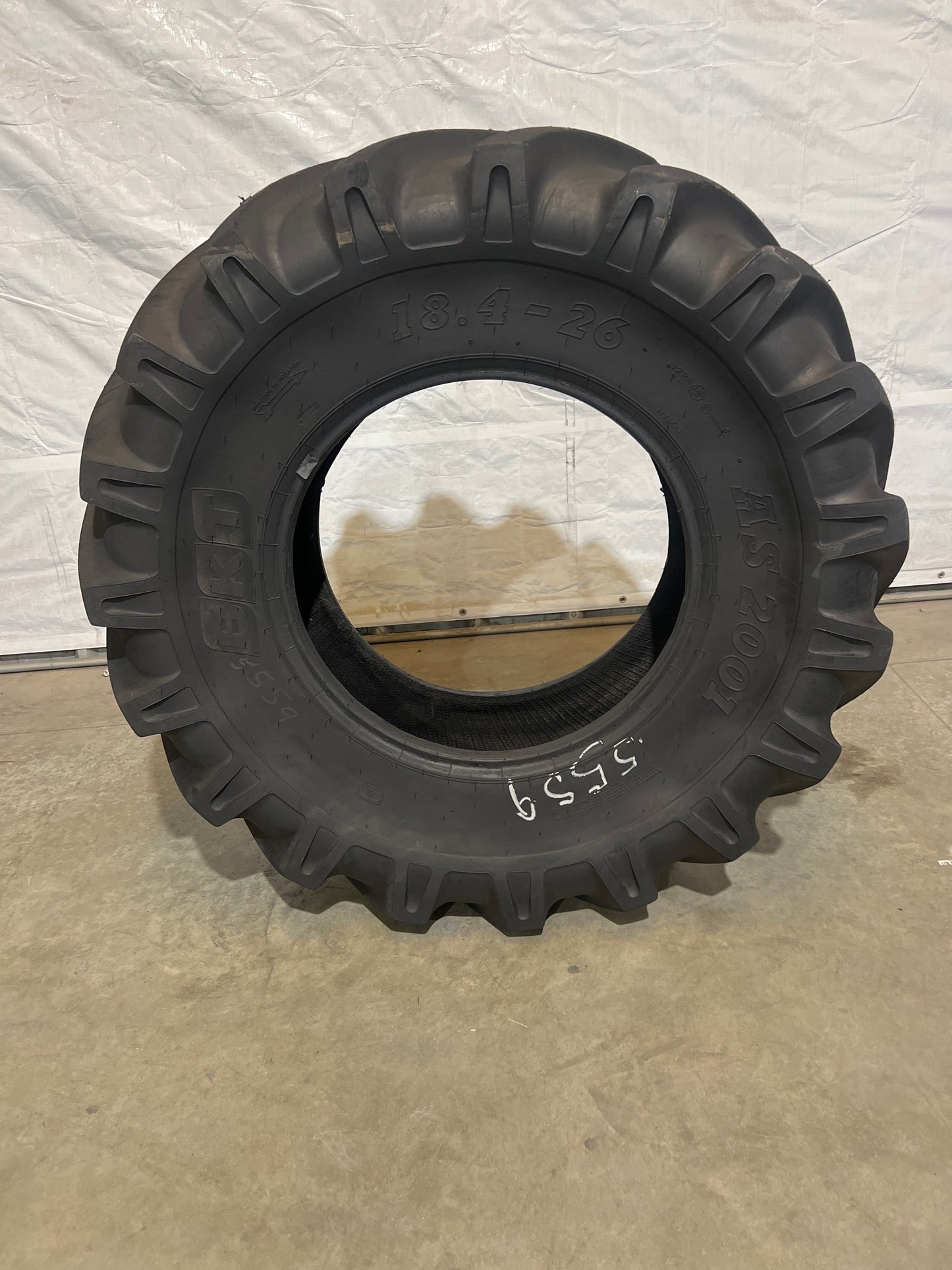 18.4-26 BKT AS-2001 #5559